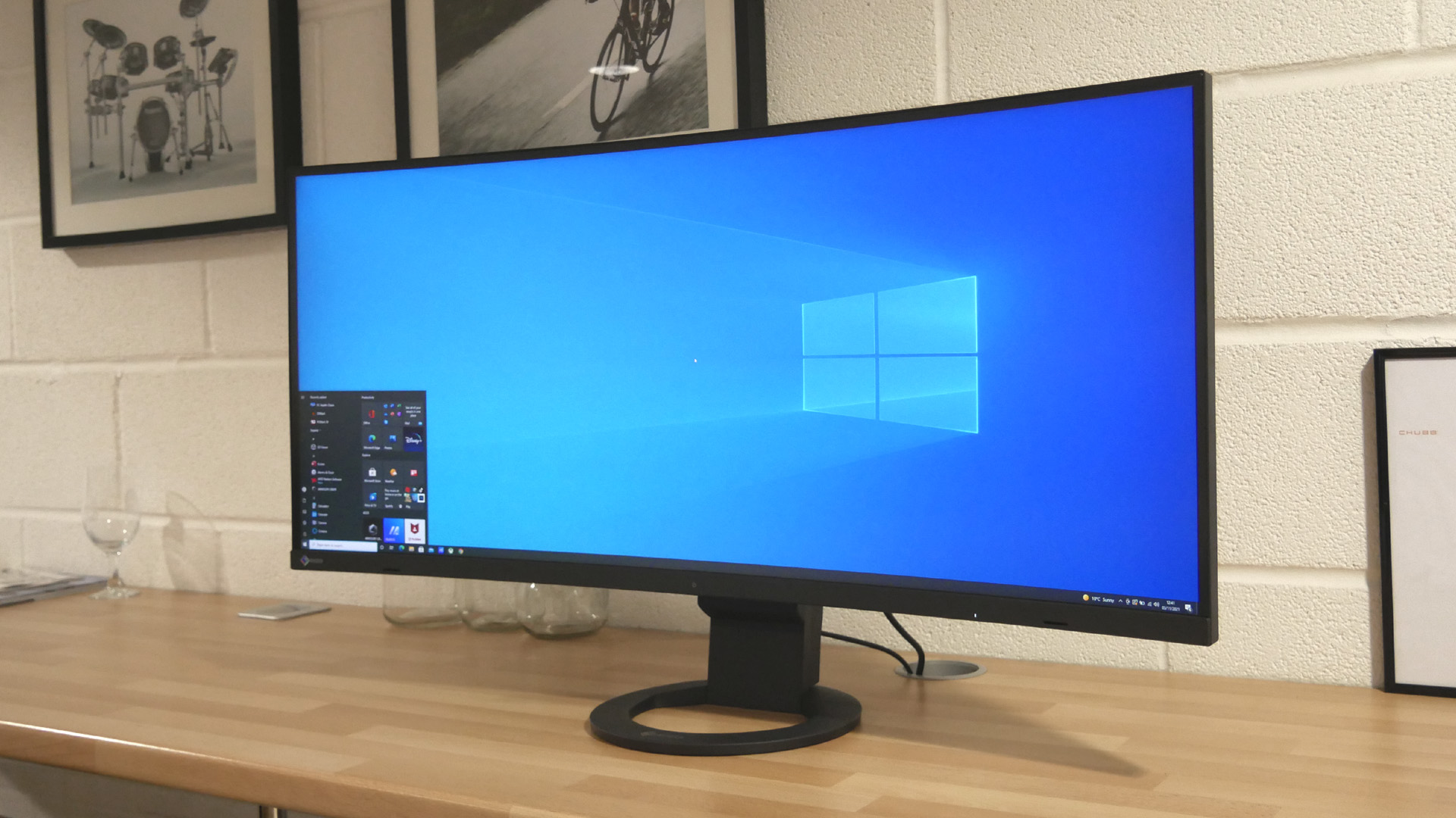 Eizo FlexScan EV3895 2