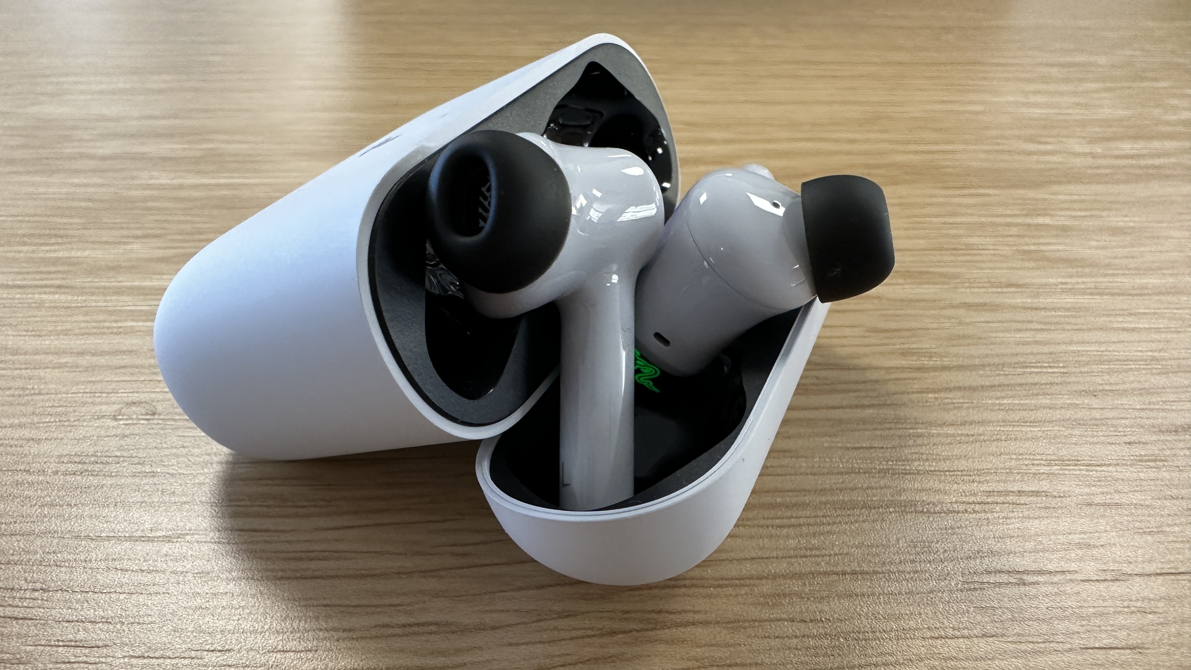 Close up on the Razer Hammerhead Hyperspeed (PS5)
