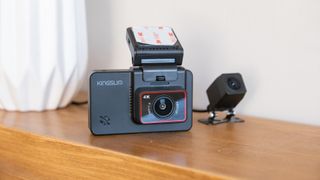 Kingslim D4 on a wooden side table with rear-view camera