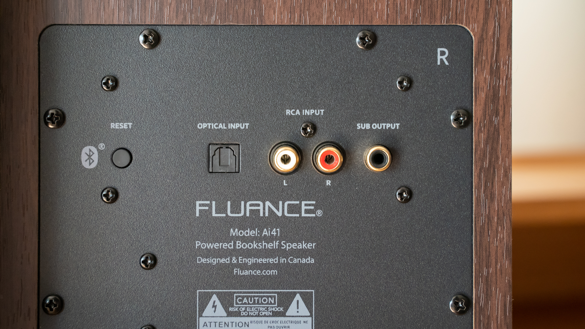 Fluance Ai41 on a wooden desk