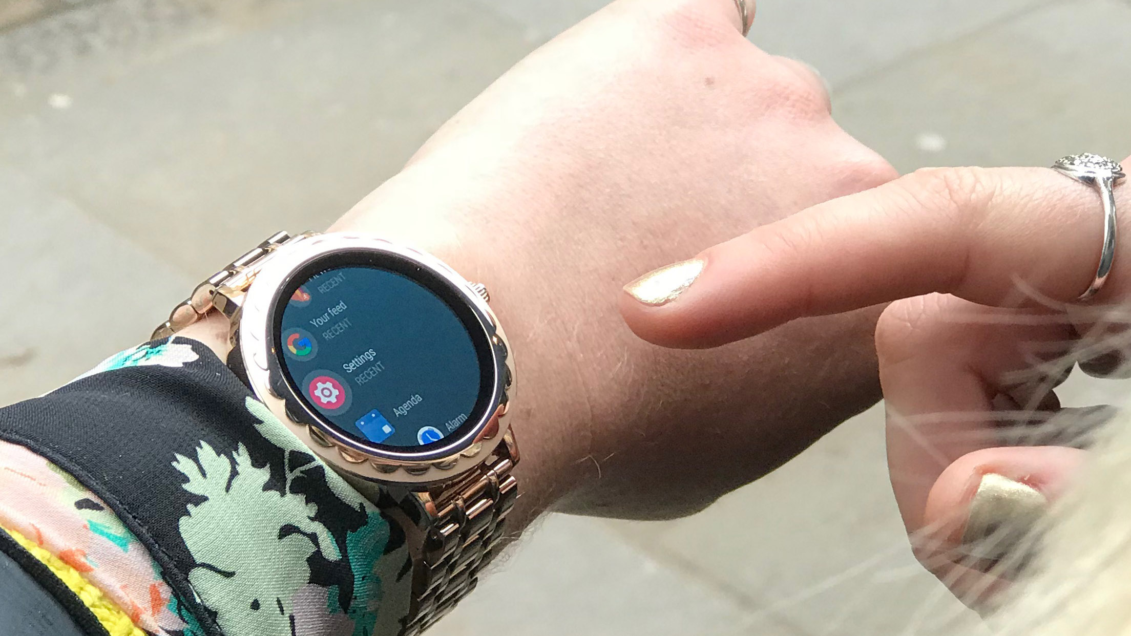 A tap of the button on the side brings up the app menu