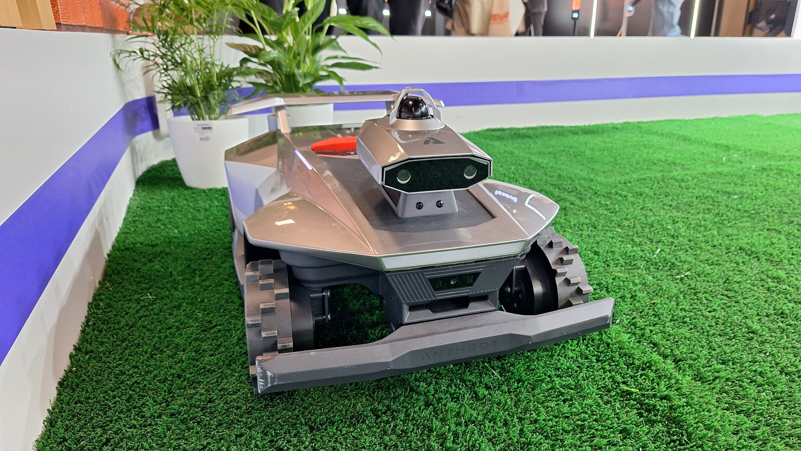 Anthbot R7 Series lawnbot