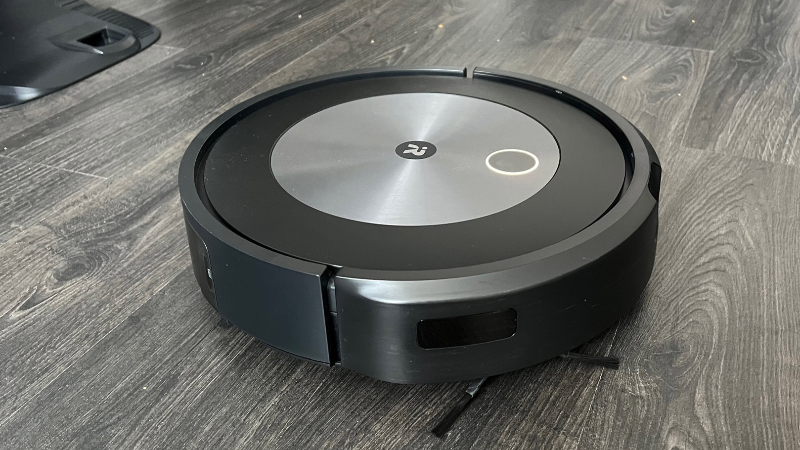 The side of the iRobot Roomba J7+