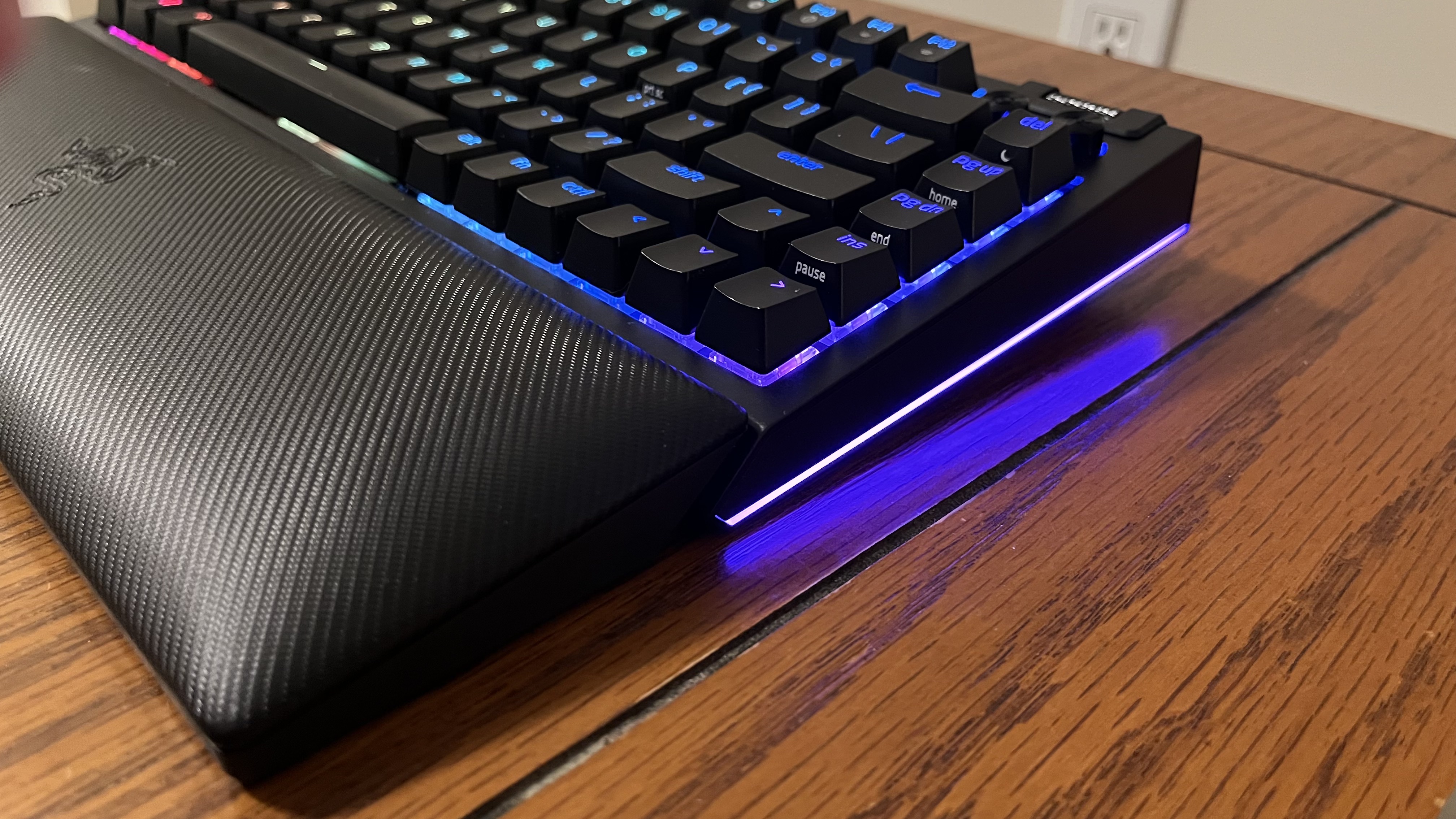 Razer BlackWidow V4 75% on a table