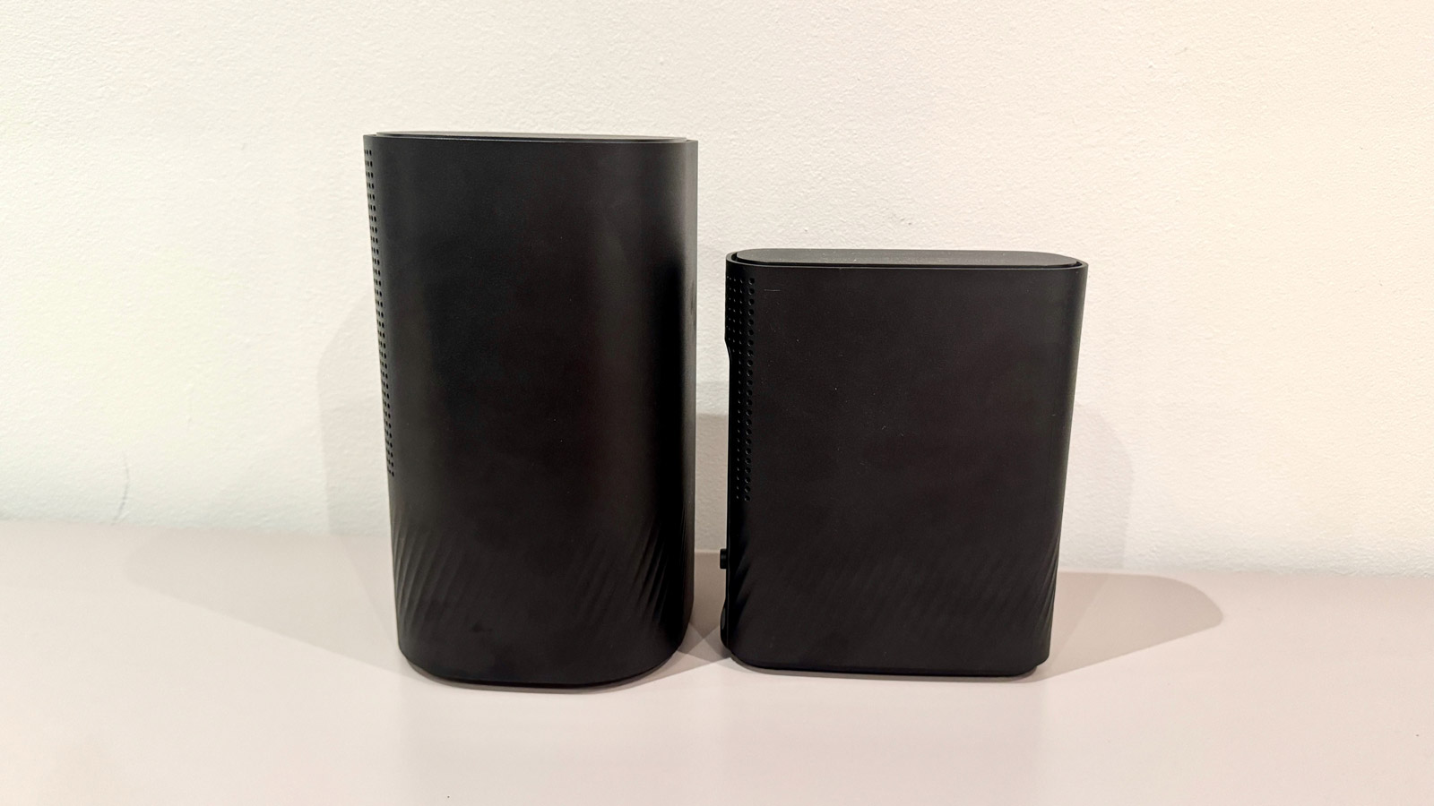 Vodafone 5G Super Wi-Fi modem and mesh node