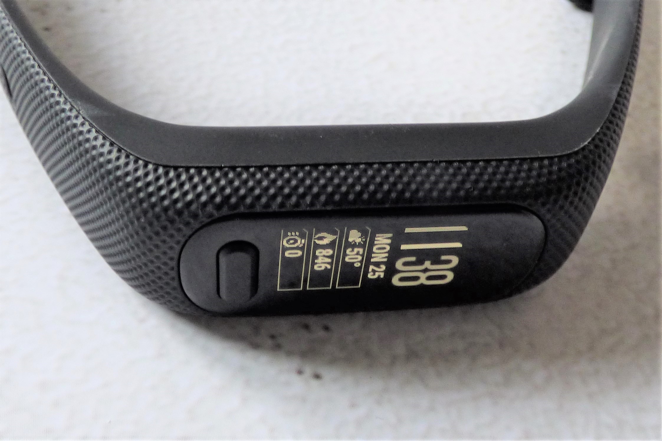 Garmin Vivosmart 5 side profile