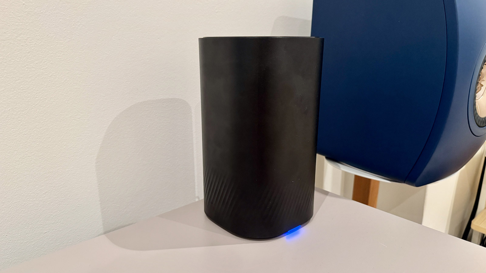 Vodafone 5G Super Wi-Fi modem and mesh node