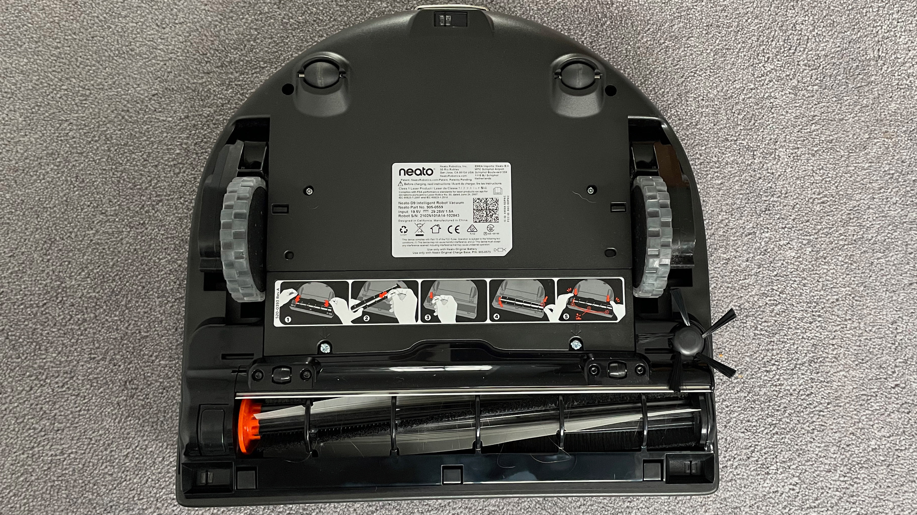 The bottom of the Neato D9