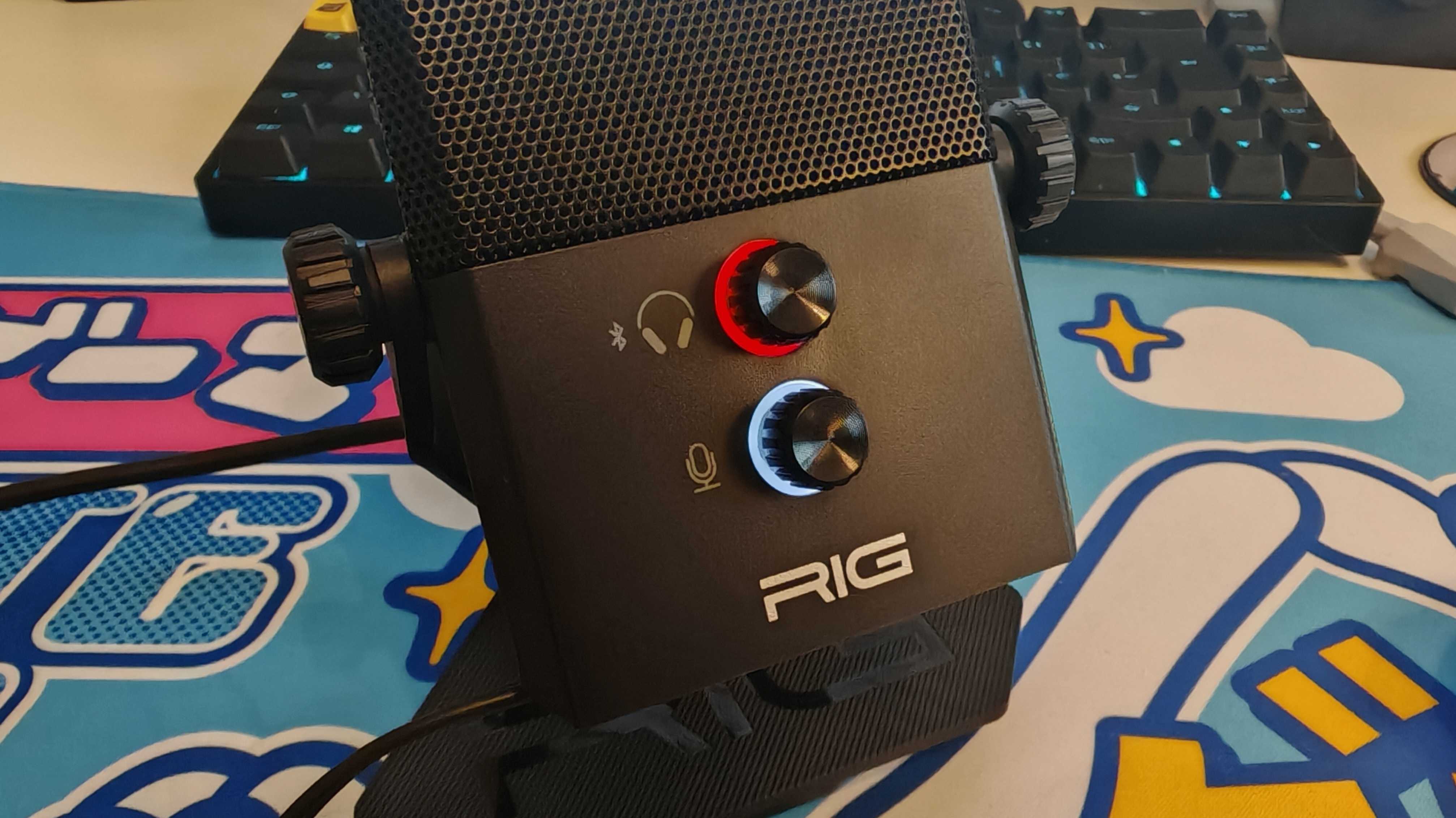 The dials and adjustments on the RIG M2 Streamstar.