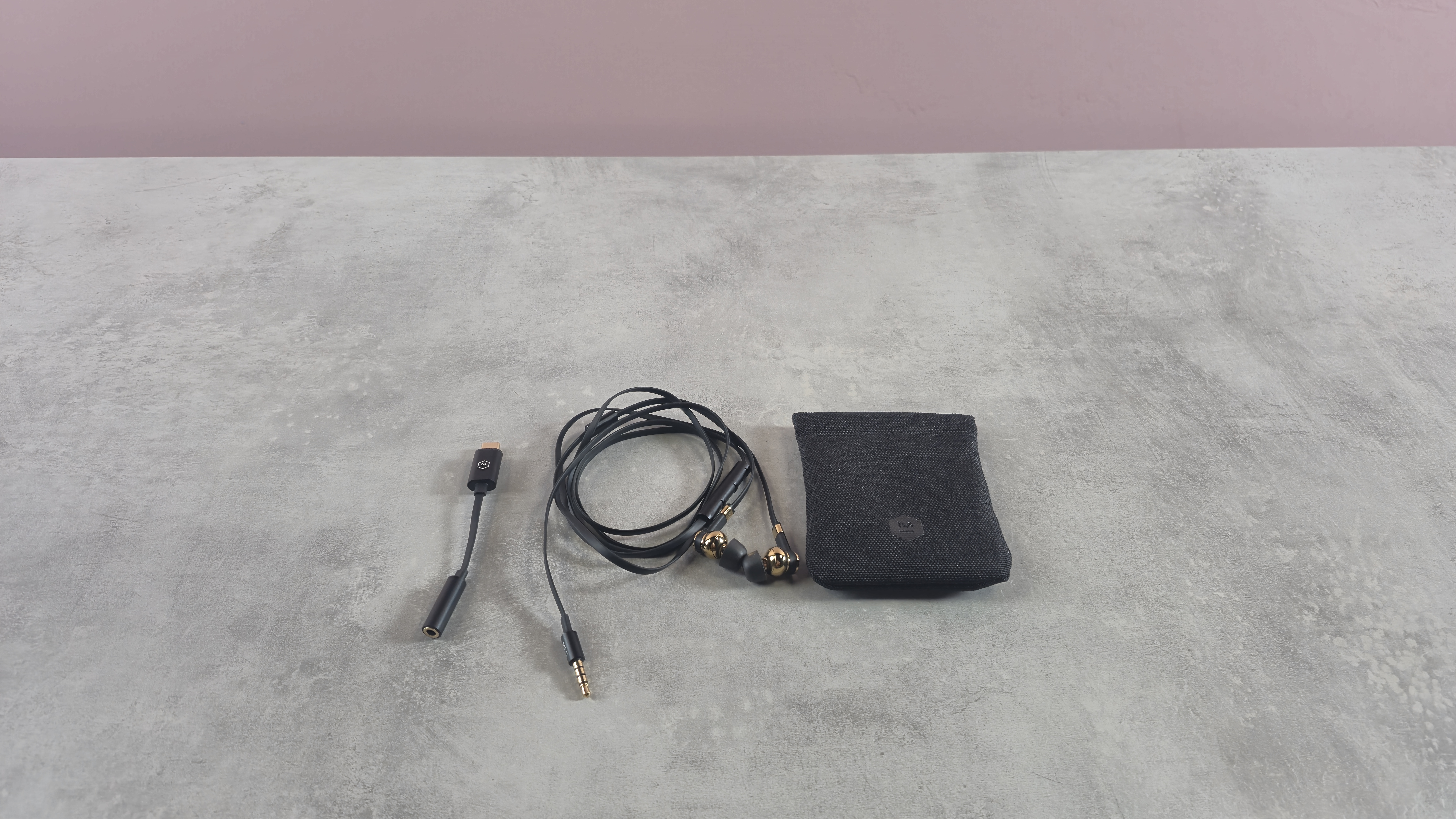 Master &amp;amp; Dynamic ME05 with USB-C adapter and carry case