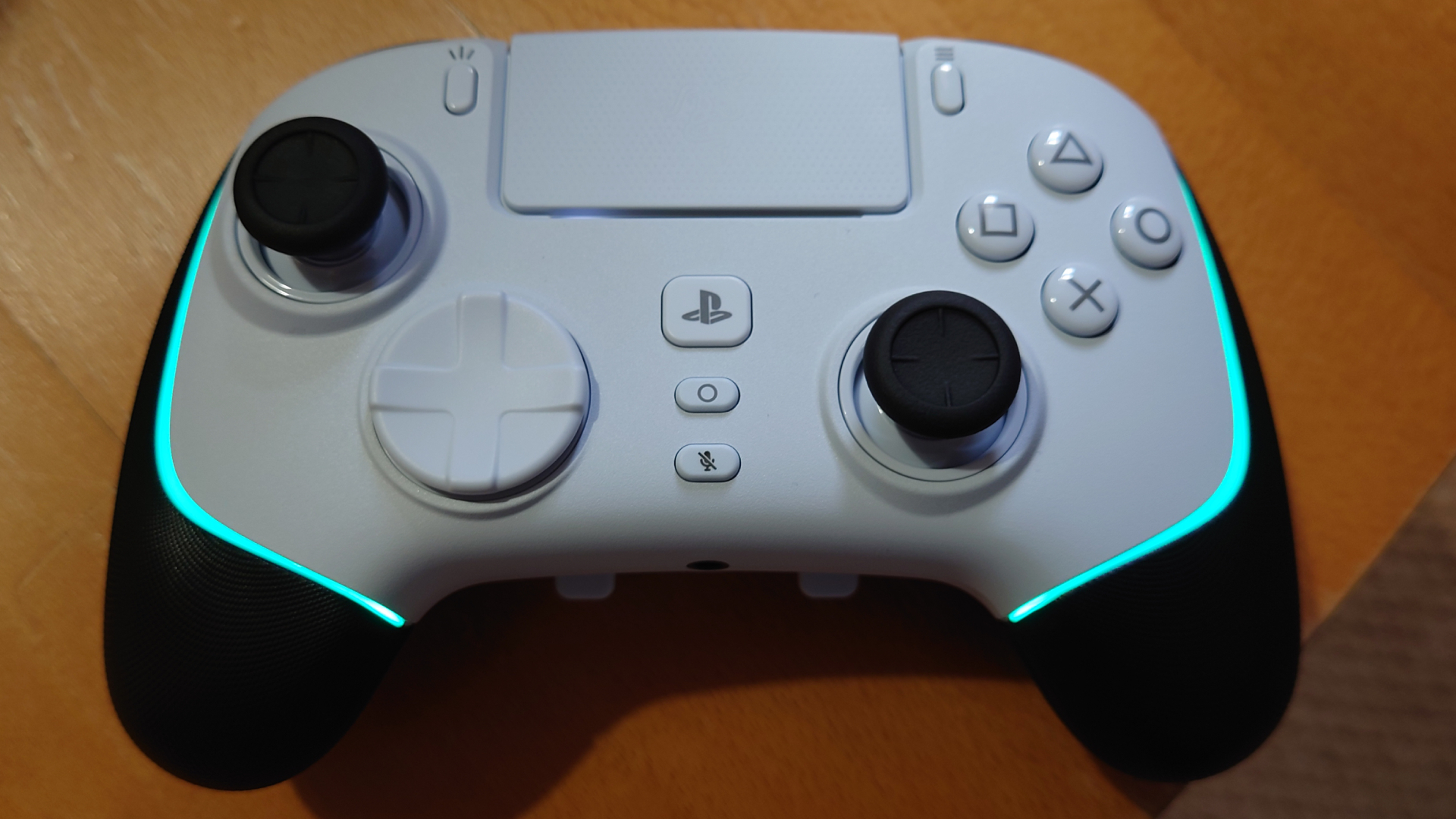 Razer Wolverine V2 Pro