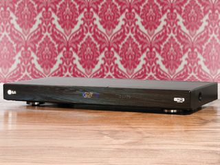 LG BX580