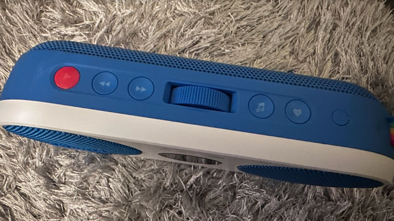 Polaroid P2 speaker dials