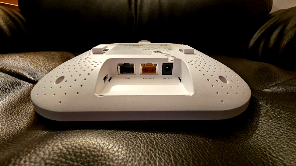 Zyxel NWA220AX-6E side view
