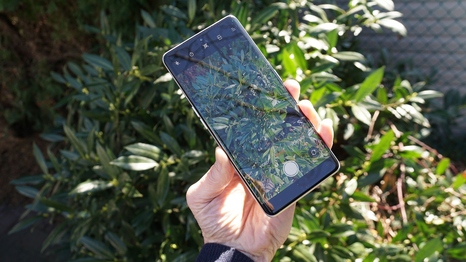 Oppo Find X6 Pro outside screen