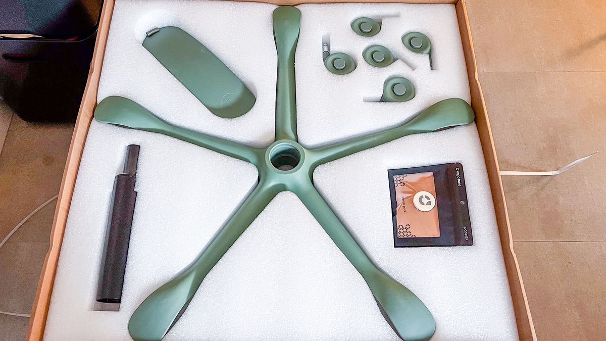 Parts of the base of the ErgoTune Vesby office chair inside a packaging box