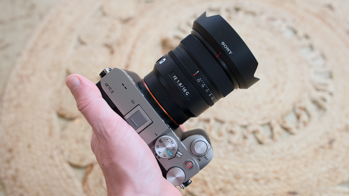 Sony FE 16mm F1.8 G lens indoors