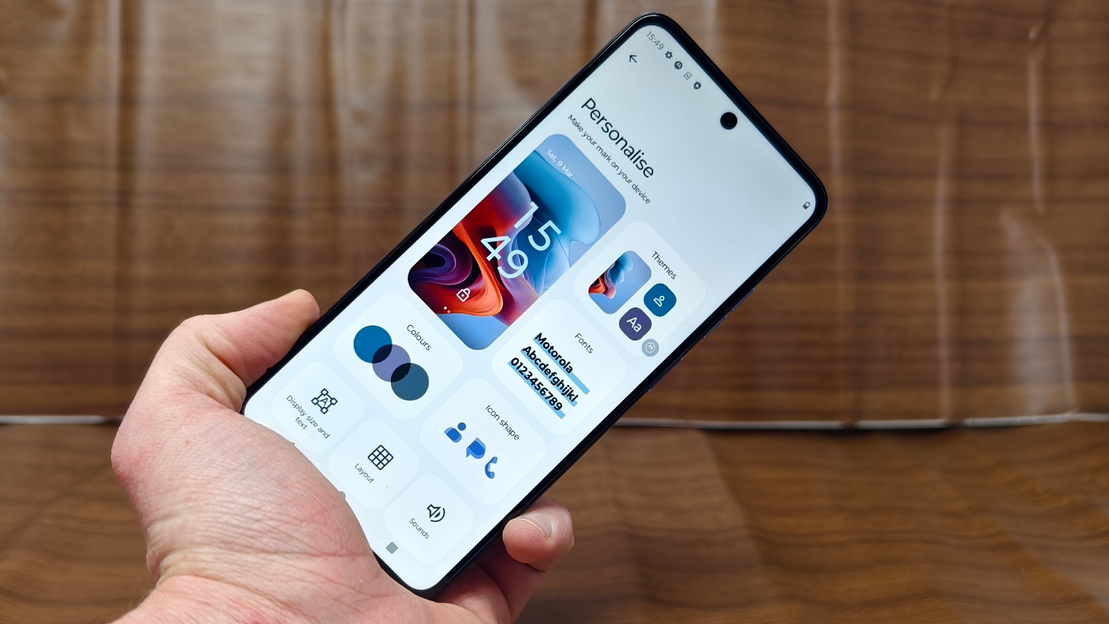 The Moto G34's personalize menu
