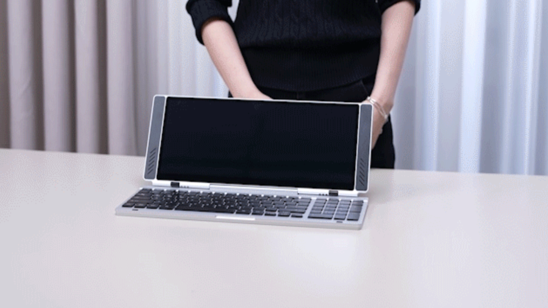 VitaLink 13-inch foldable display