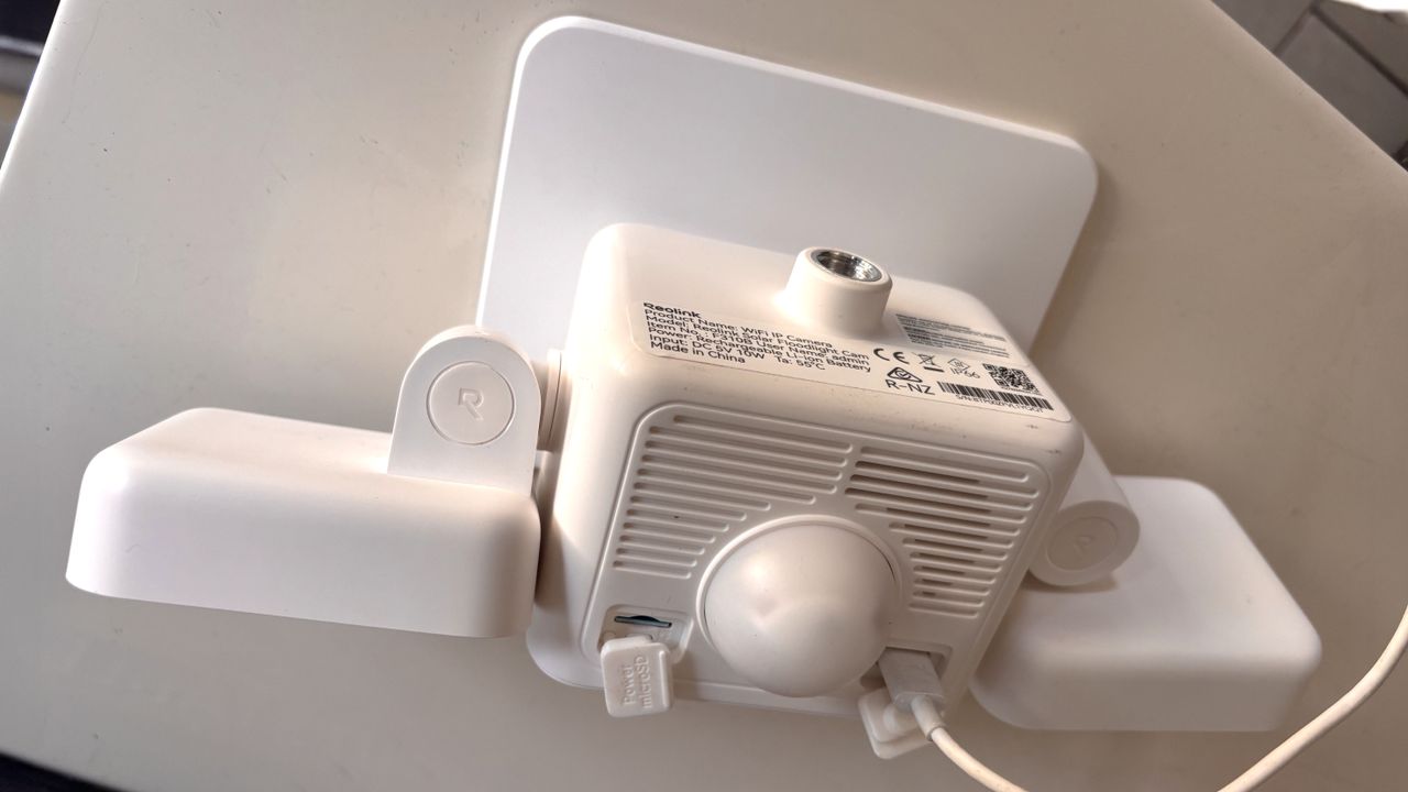 Bottom of Reolink Solar Floodlight Cam