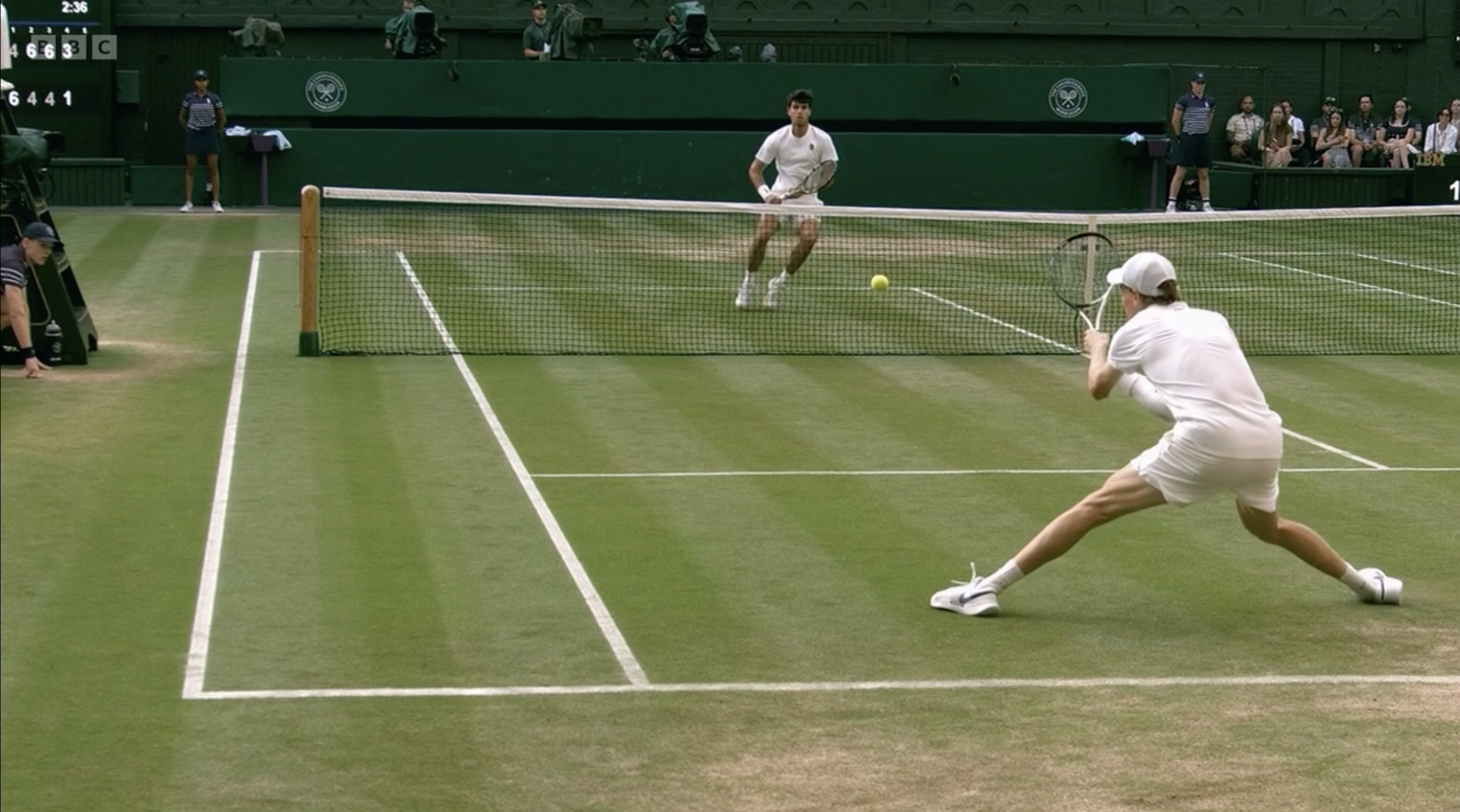 Sinner hits a stunning return in Sinner vs Alcaraz as we watch the Wimbledon gentleman's final