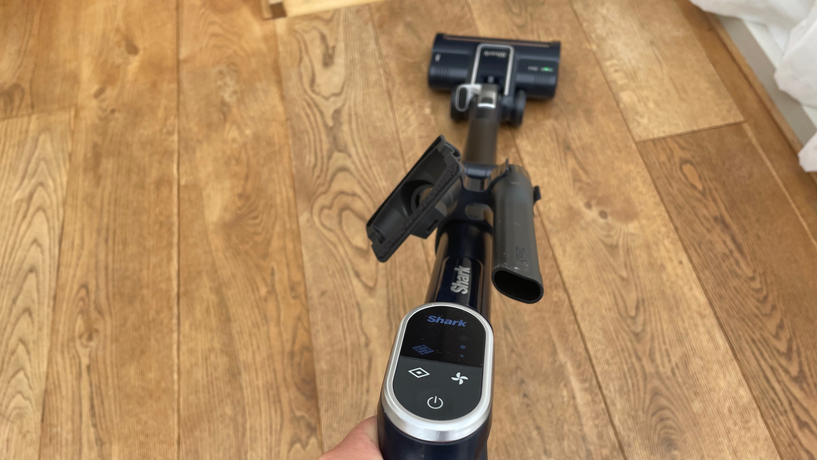 controls and attachments on the shark canister vac