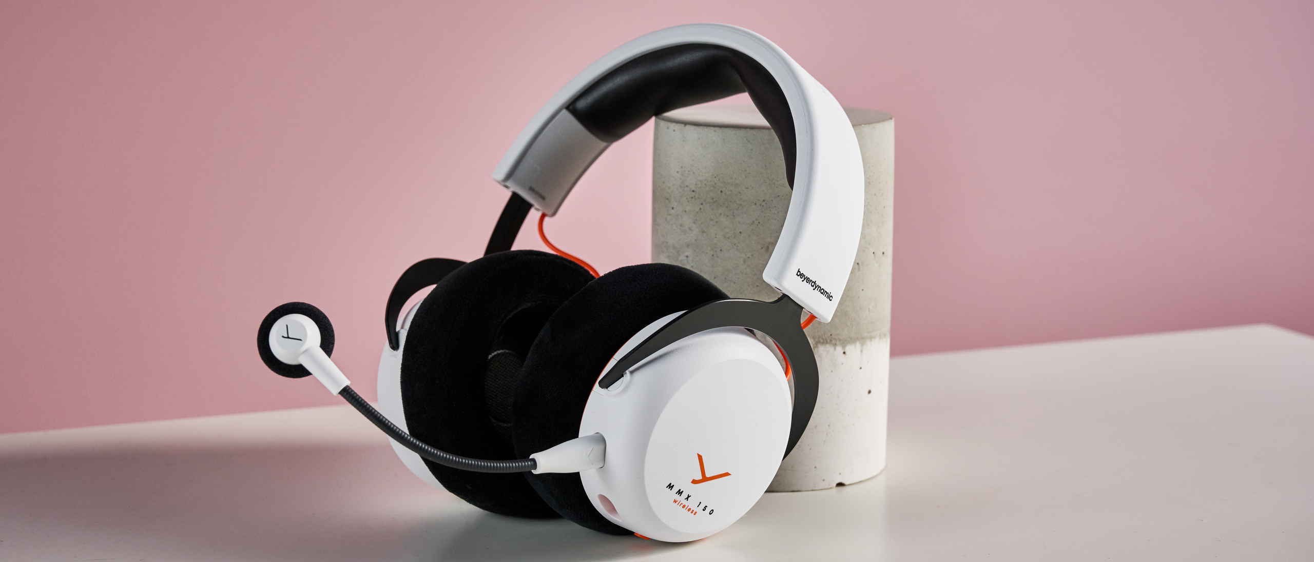 The Beyerdynamic MMX 150 Wireless leaning against a column with the mic attached.