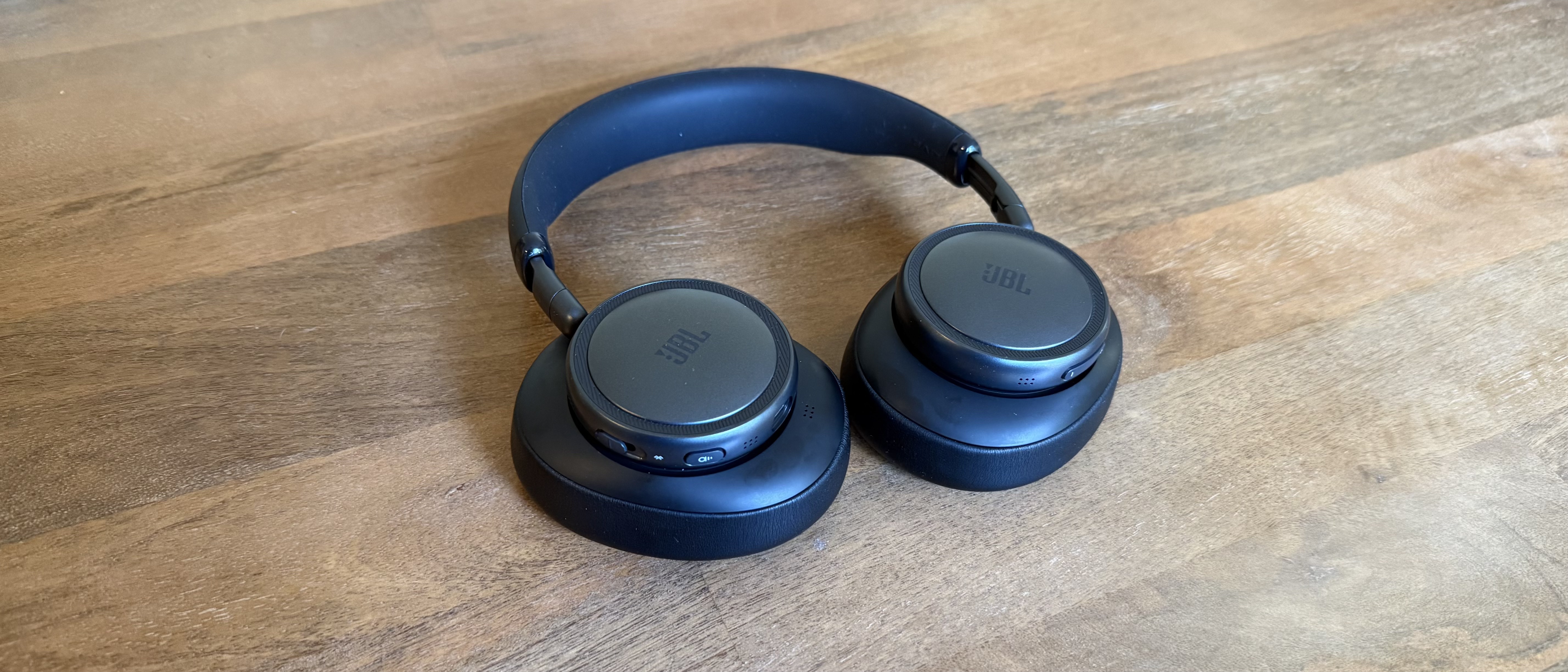 JBL Live 780NC HERO