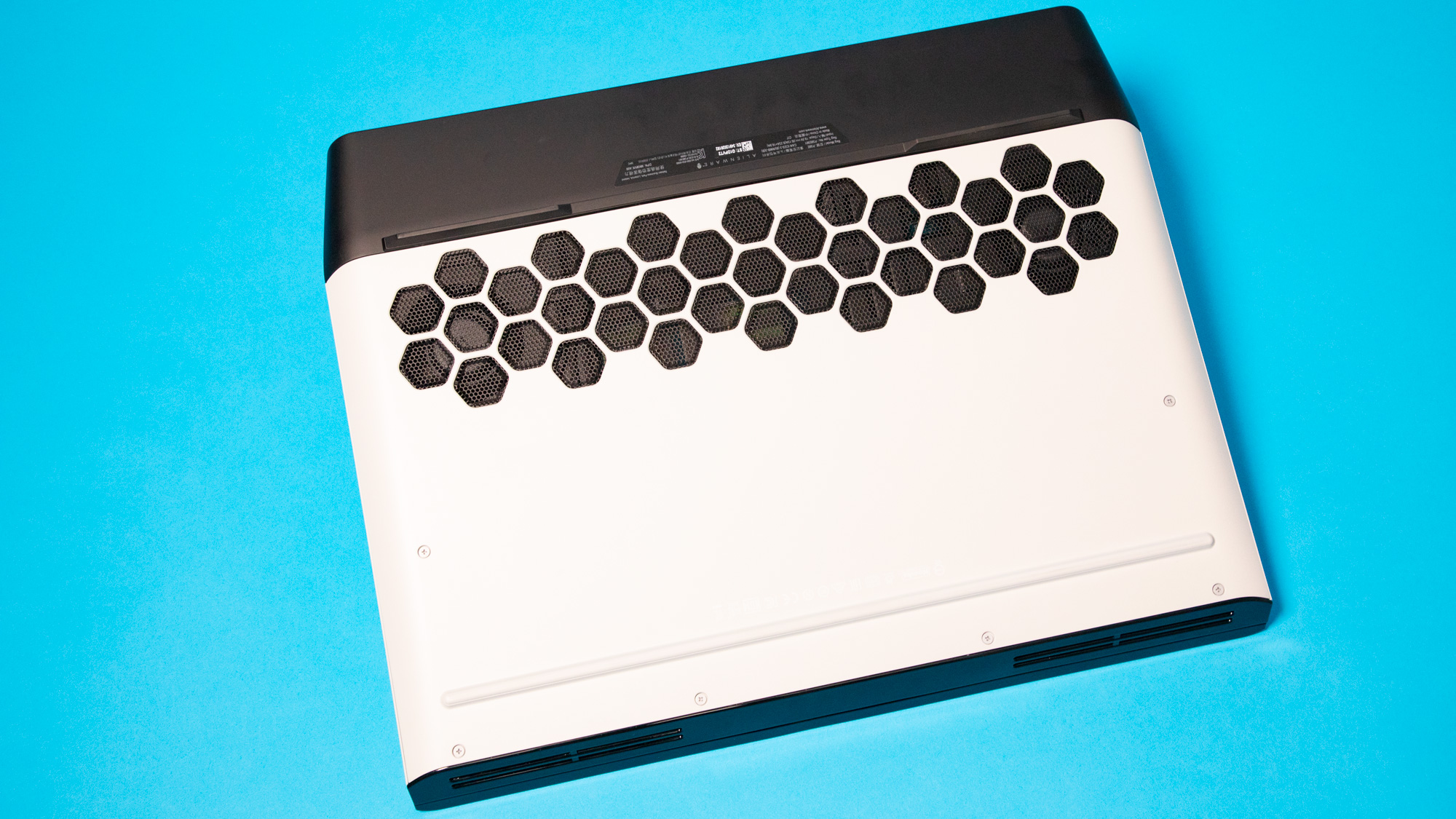 Alienware Area-51m hexagonal vents at the bottom