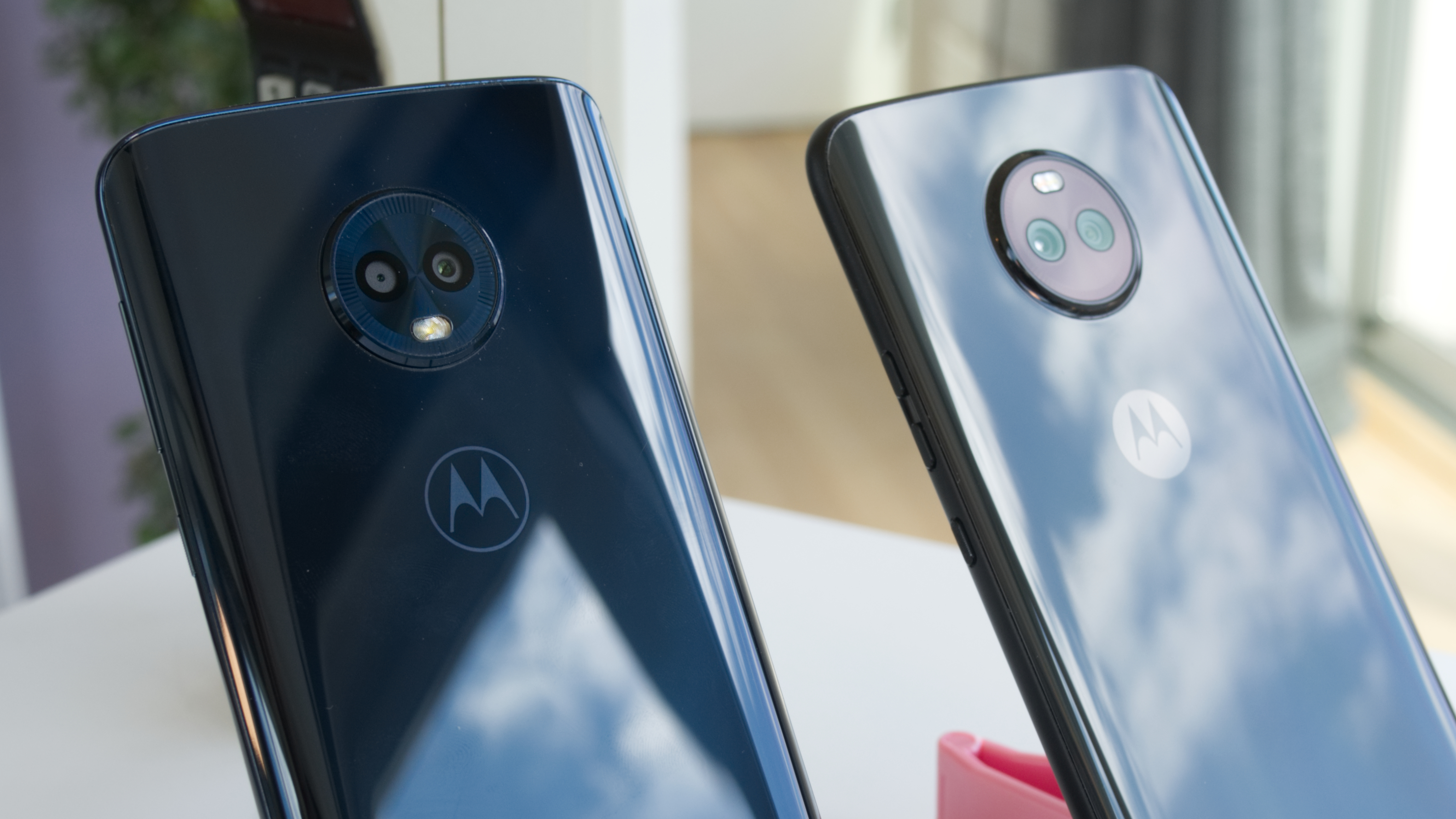 Moto G6 (left)