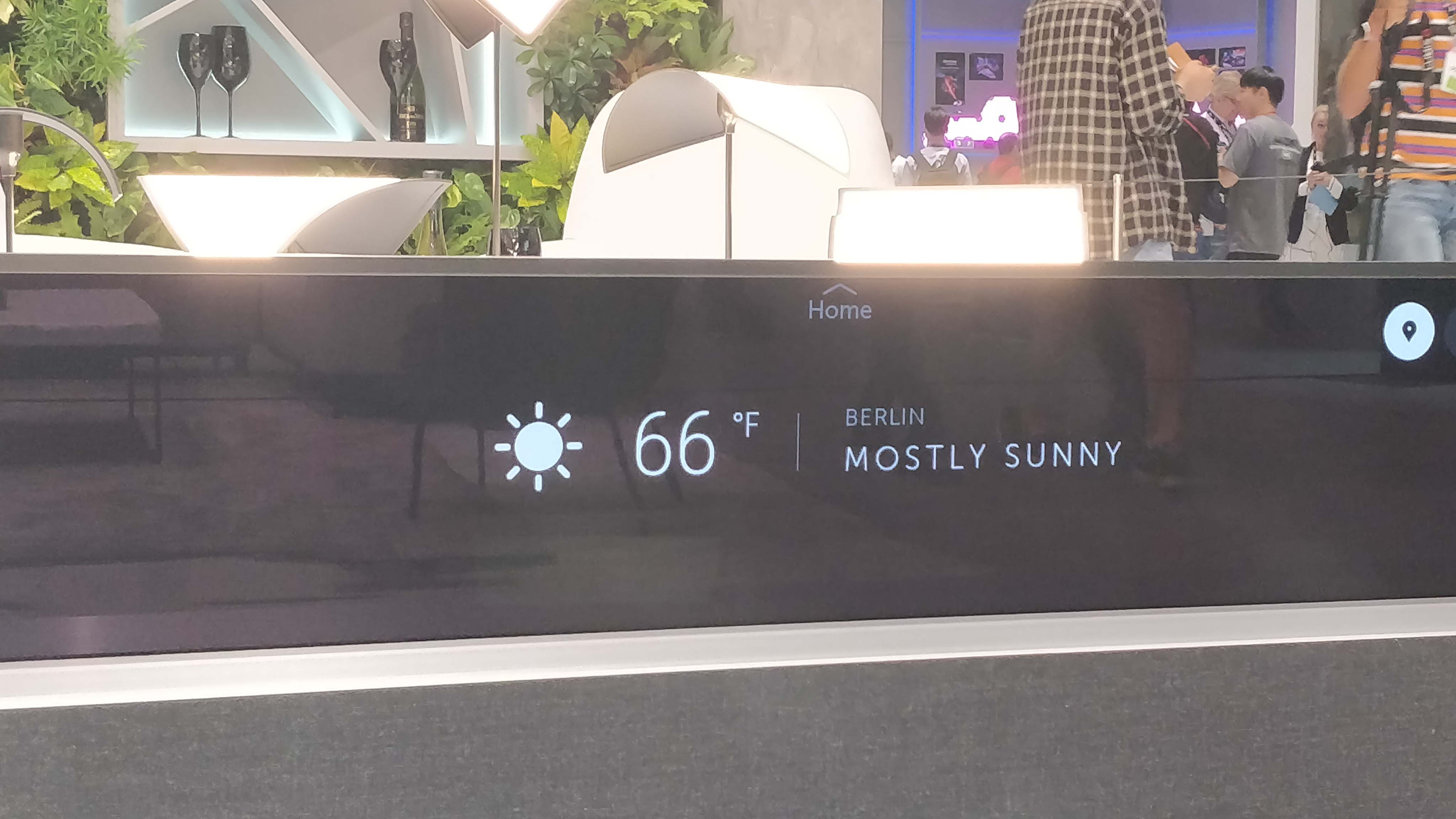 LG's rollable OLED can roll up partially for a smart display function too