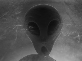 Fuzzy pictures of aliens look more convincing in black and white