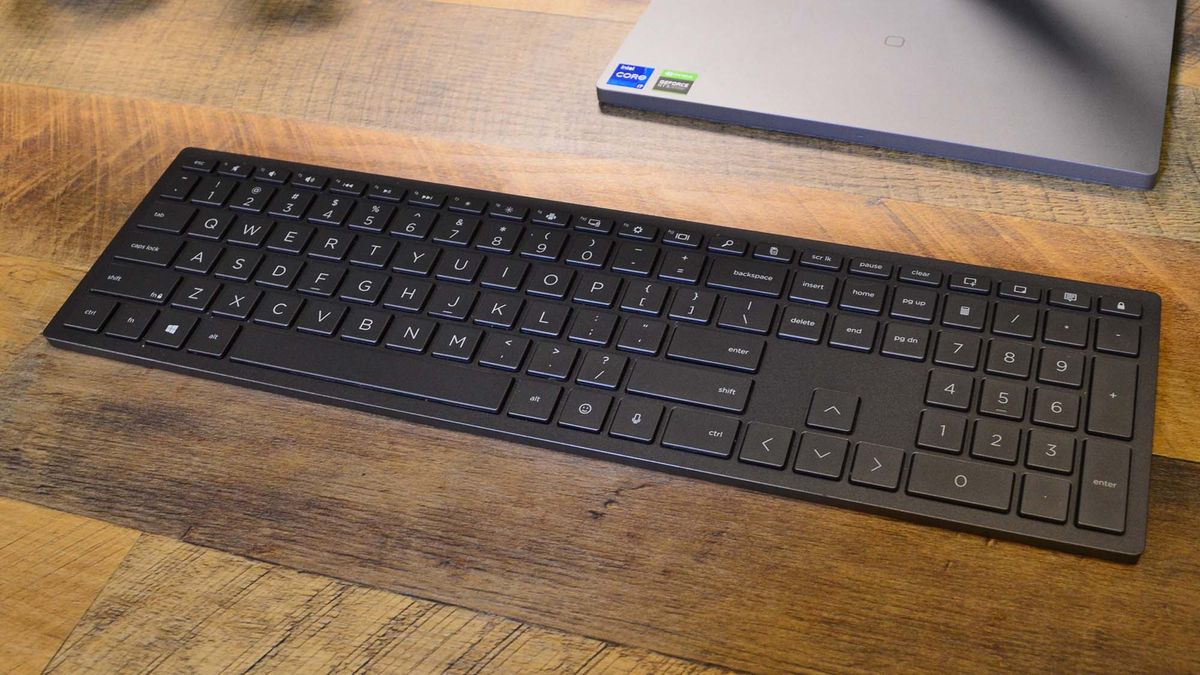 An HP Envy 34 on a desk in front of a plant