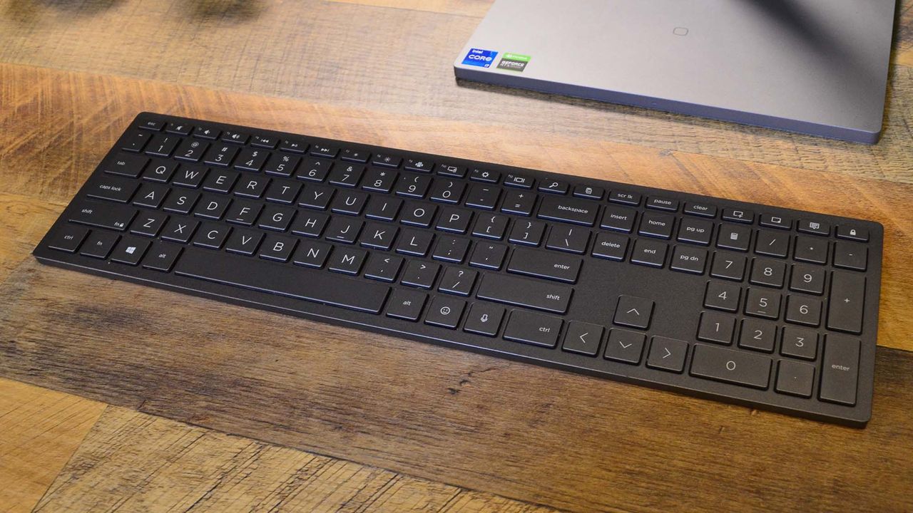 An HP Envy 34 on a desk in front of a plant