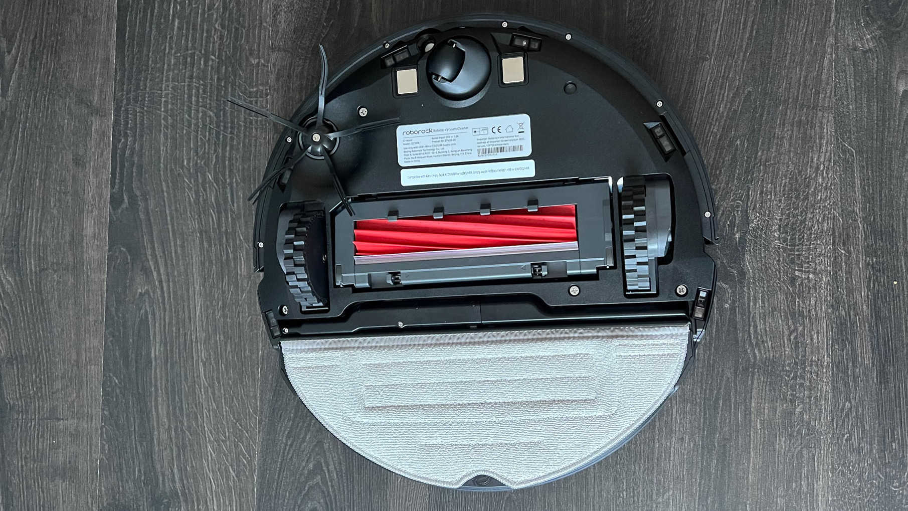 The underneath of the Roborock S7 MaxV Ultra