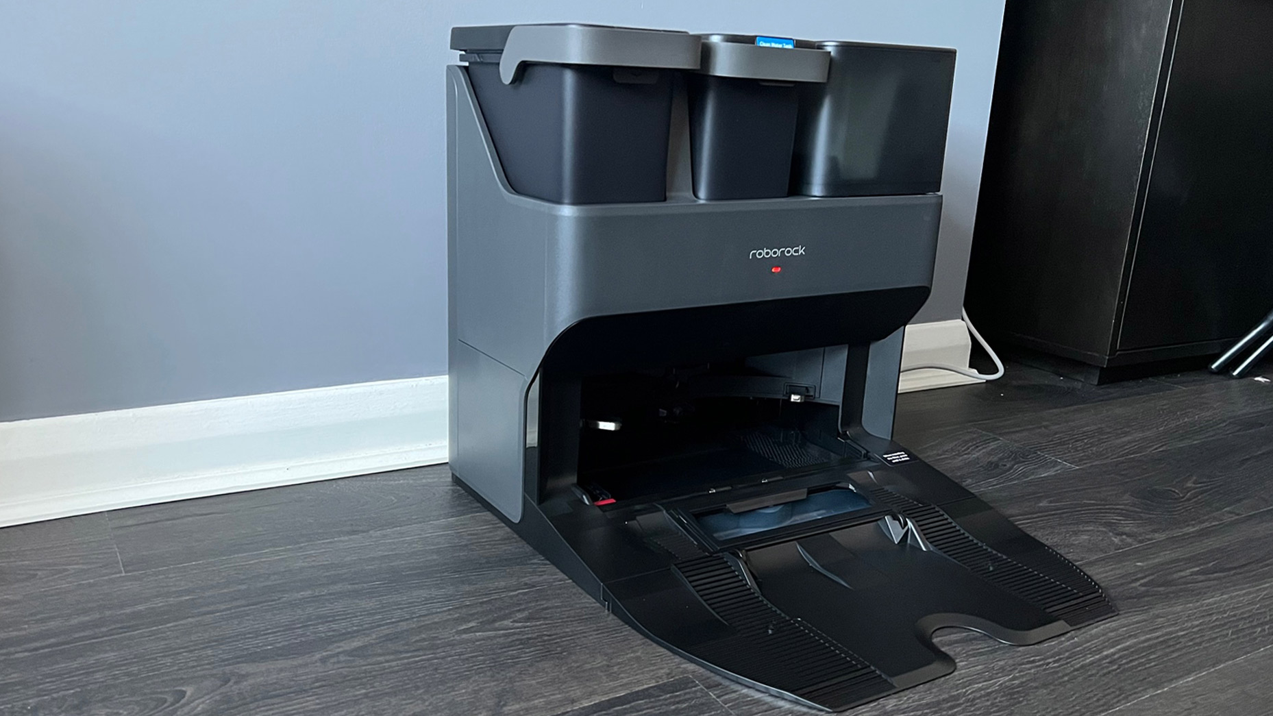 The base station that charges and empties the Roborock S7 MaxV Ultra