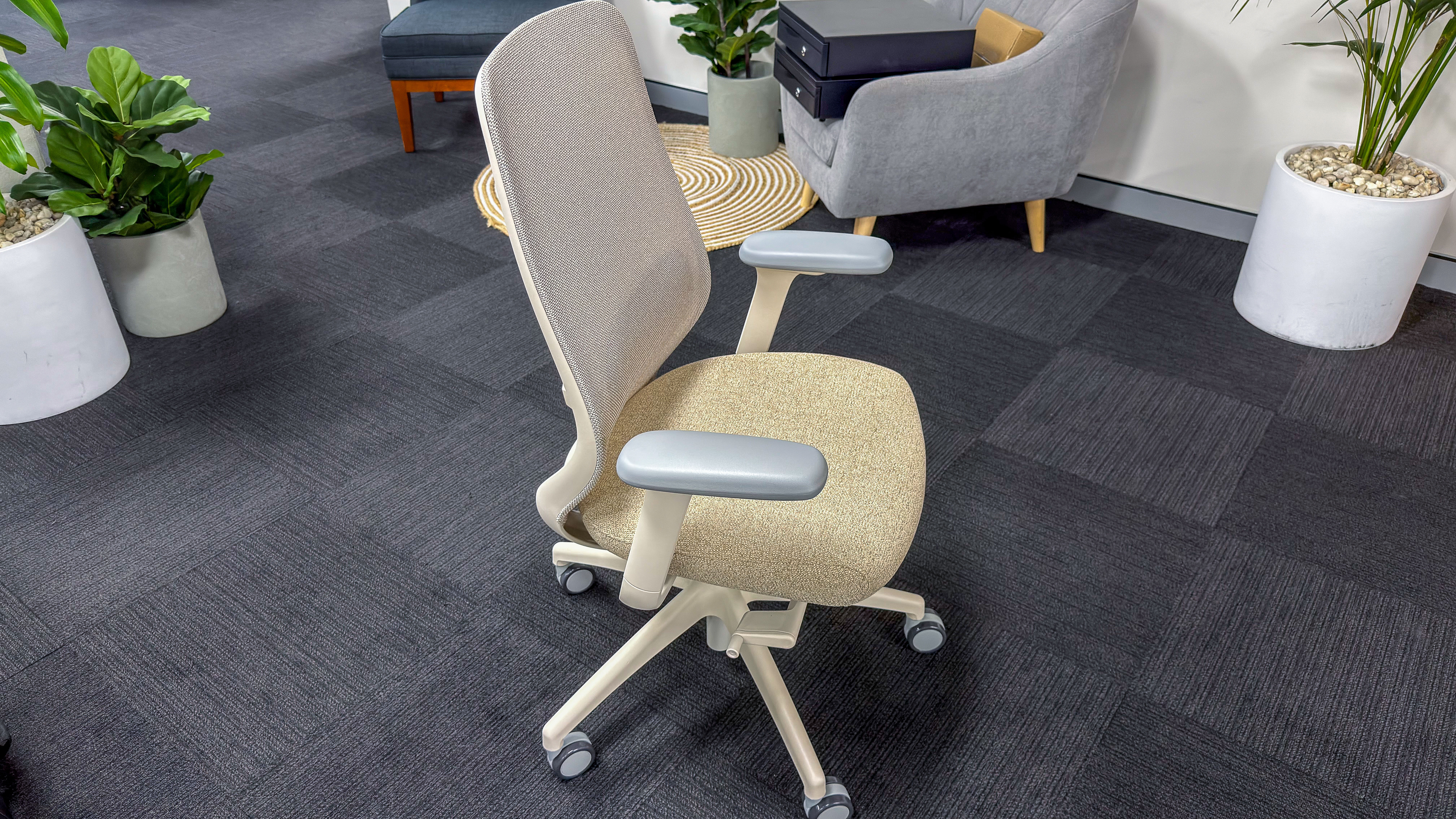 The Desky CoilFlex in the middle of an office