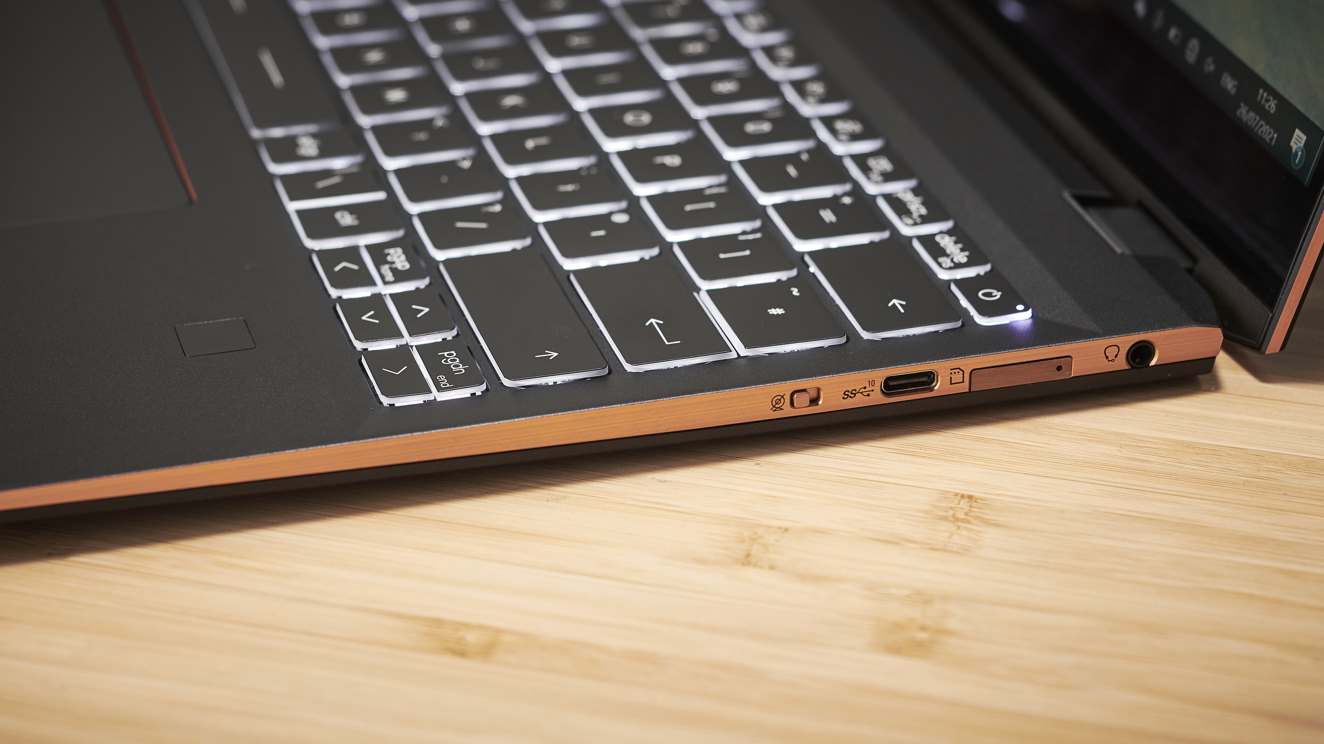 MSI Summit E13 Flip Evo ports