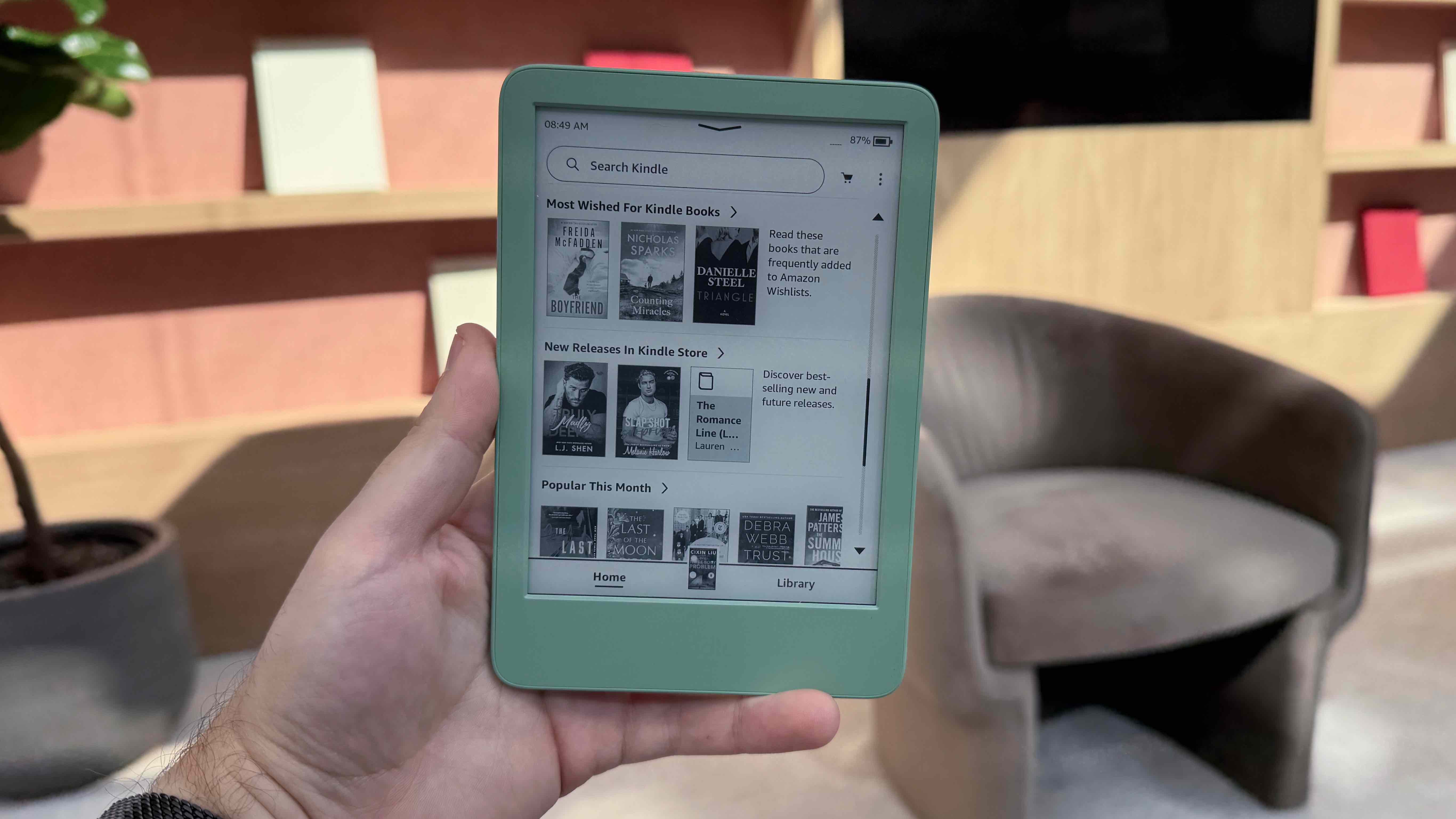 The new Amazon Kindle (2024) in Matcha.