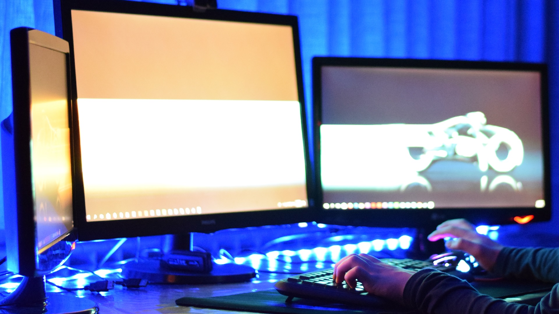 A PC with multi-monitors
