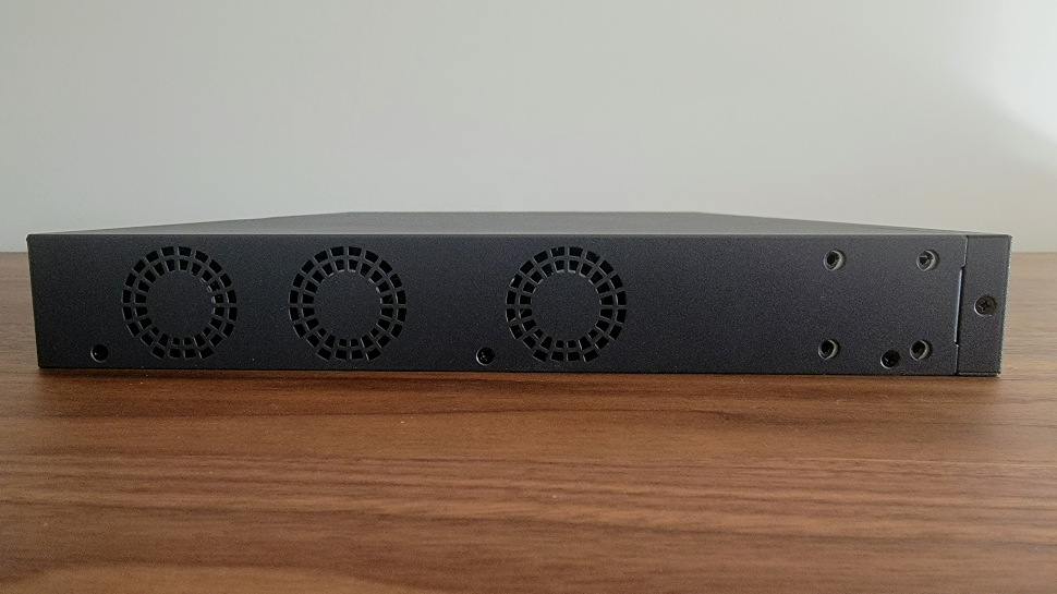 EnGenius ECS2552FP side