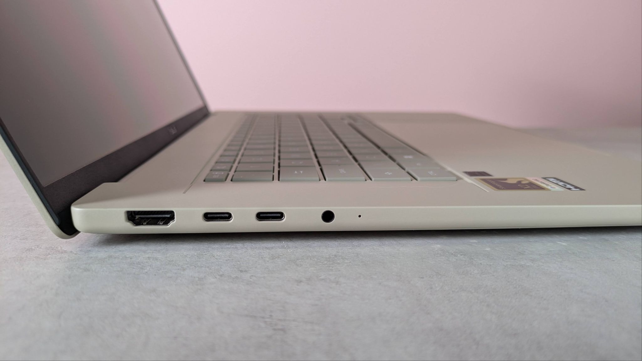 Asus Zenbook A16