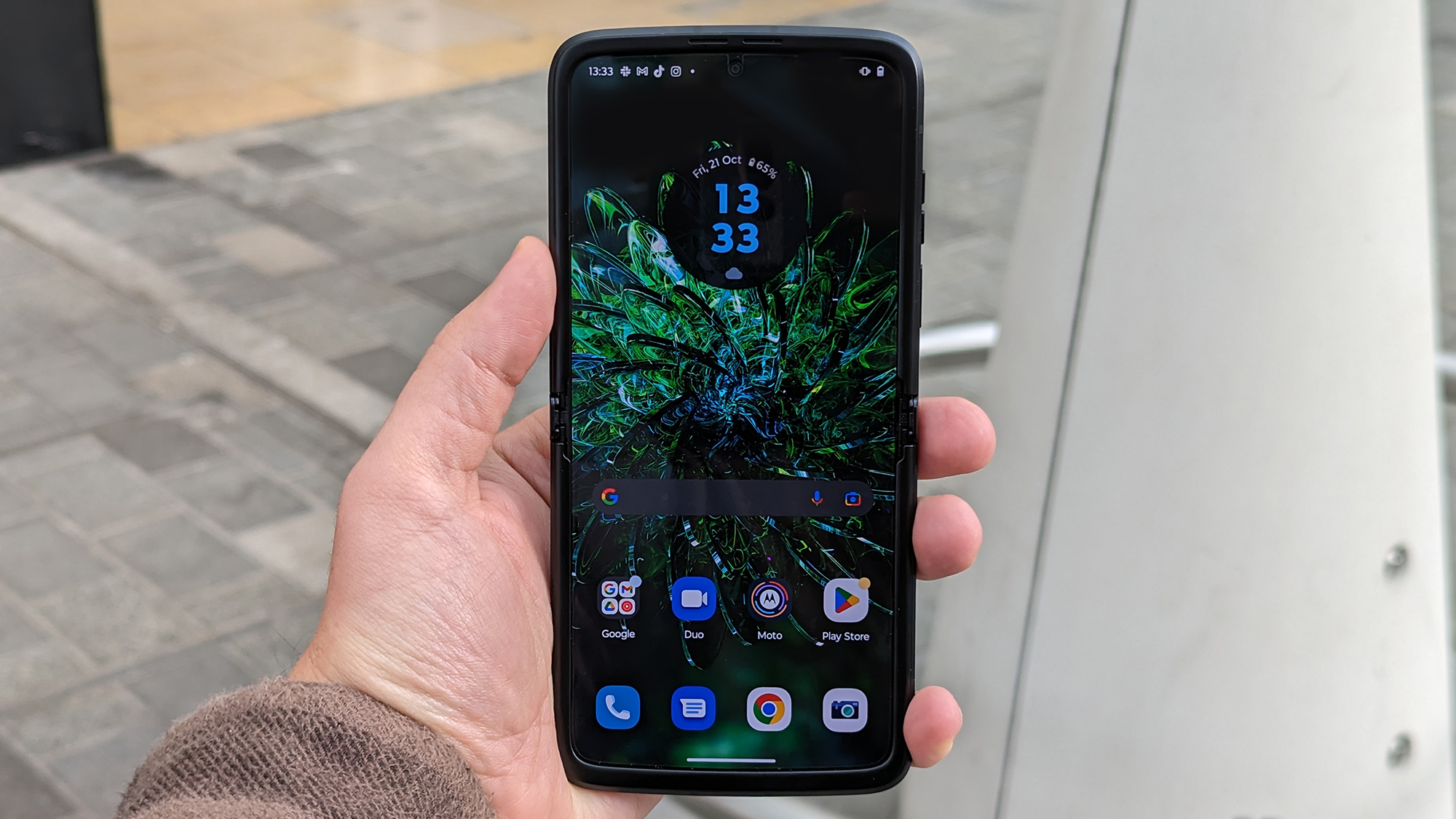 Motorola Razr 2022 review front open