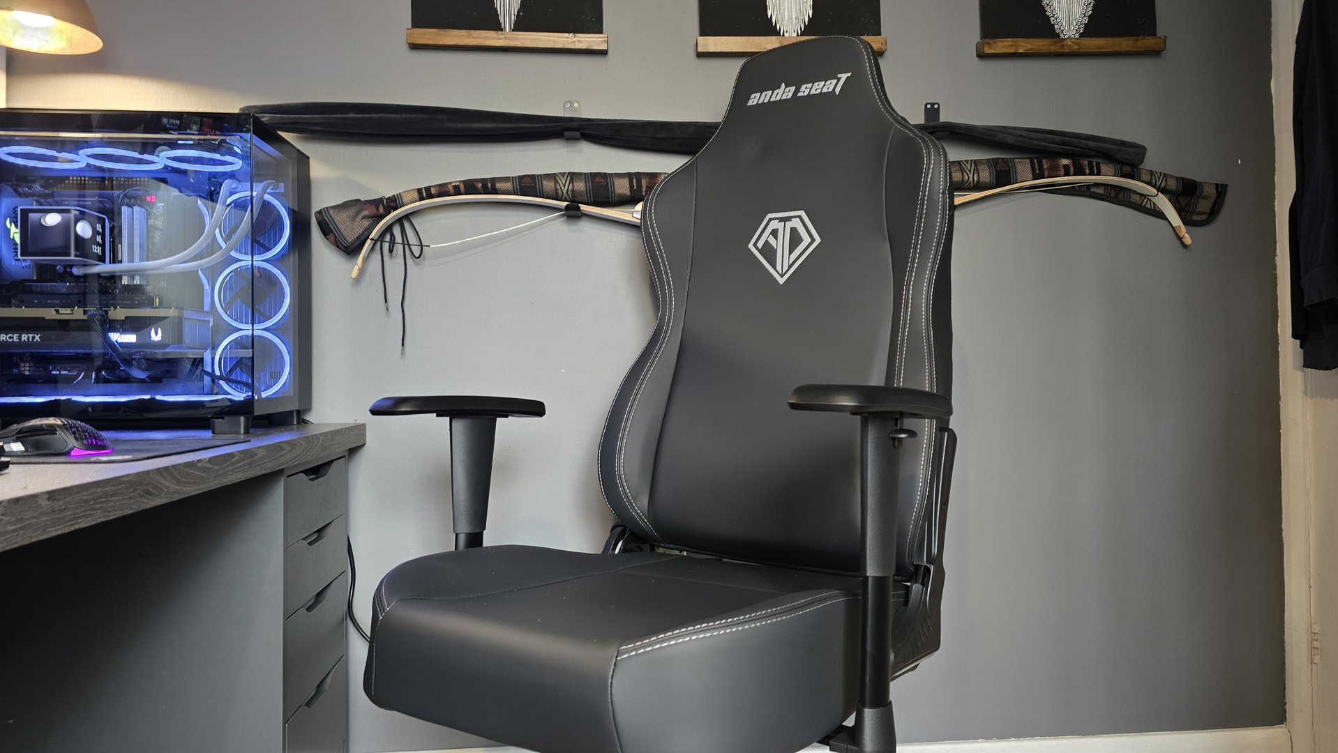 The AndaSeat Novis next to a desk.