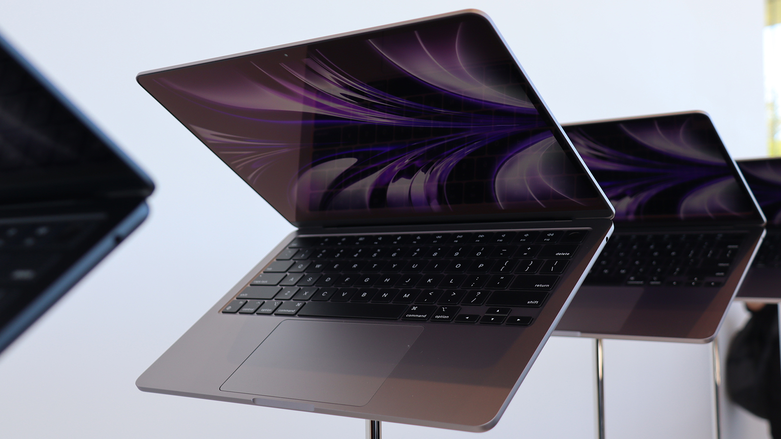 Several MacBook Air 2022 models on display