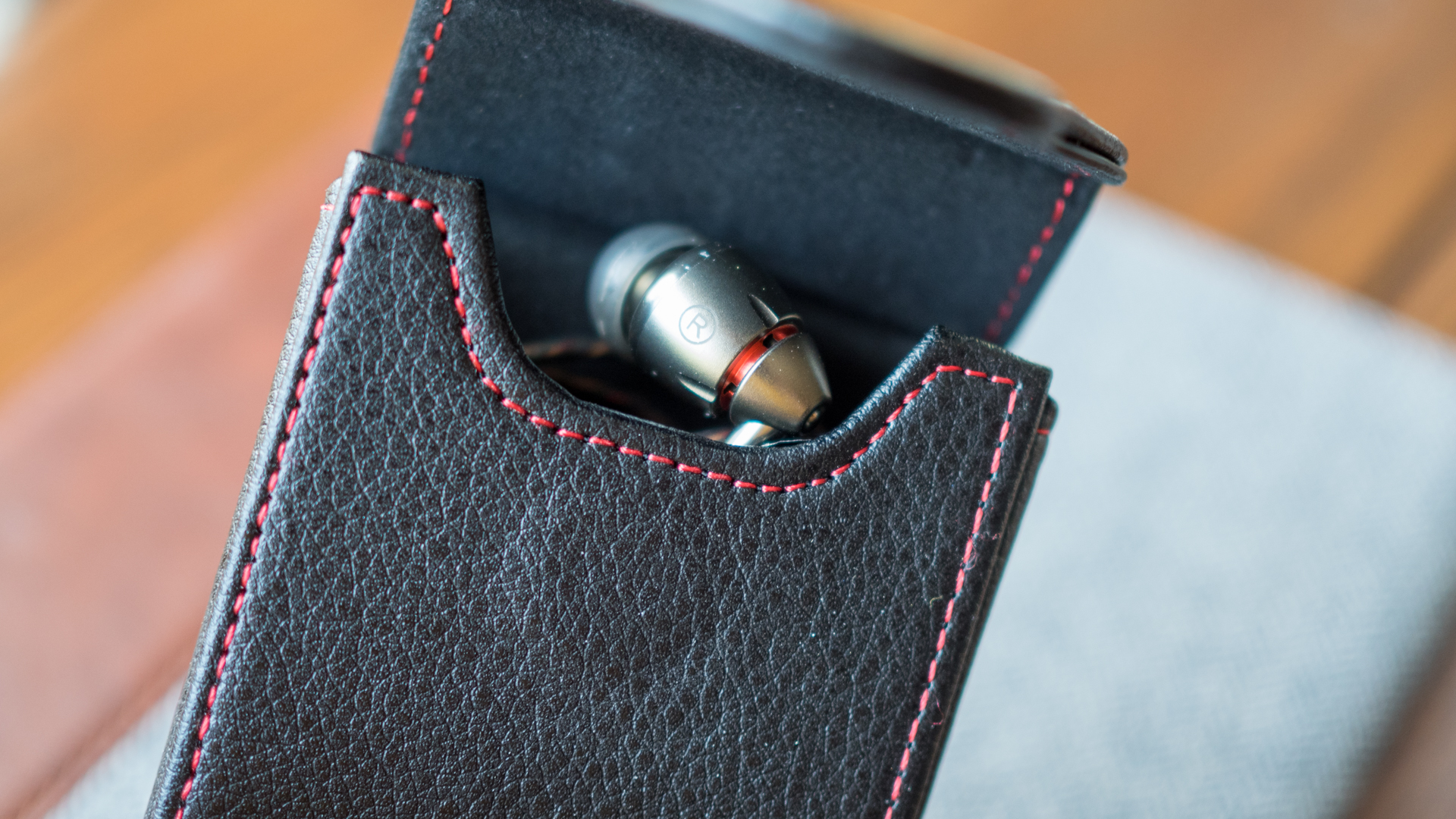 1MORE Quad Driver Headphones in leather case