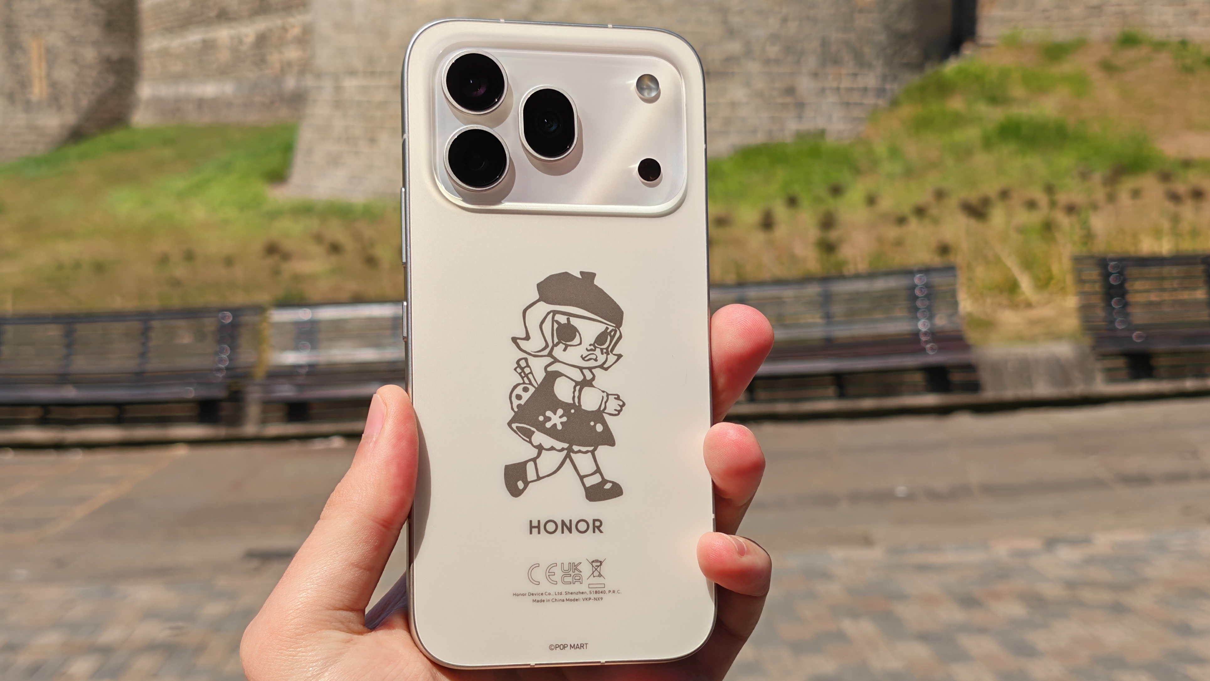 The Honor 600 Pro Molly Limited Edition being held in the hand