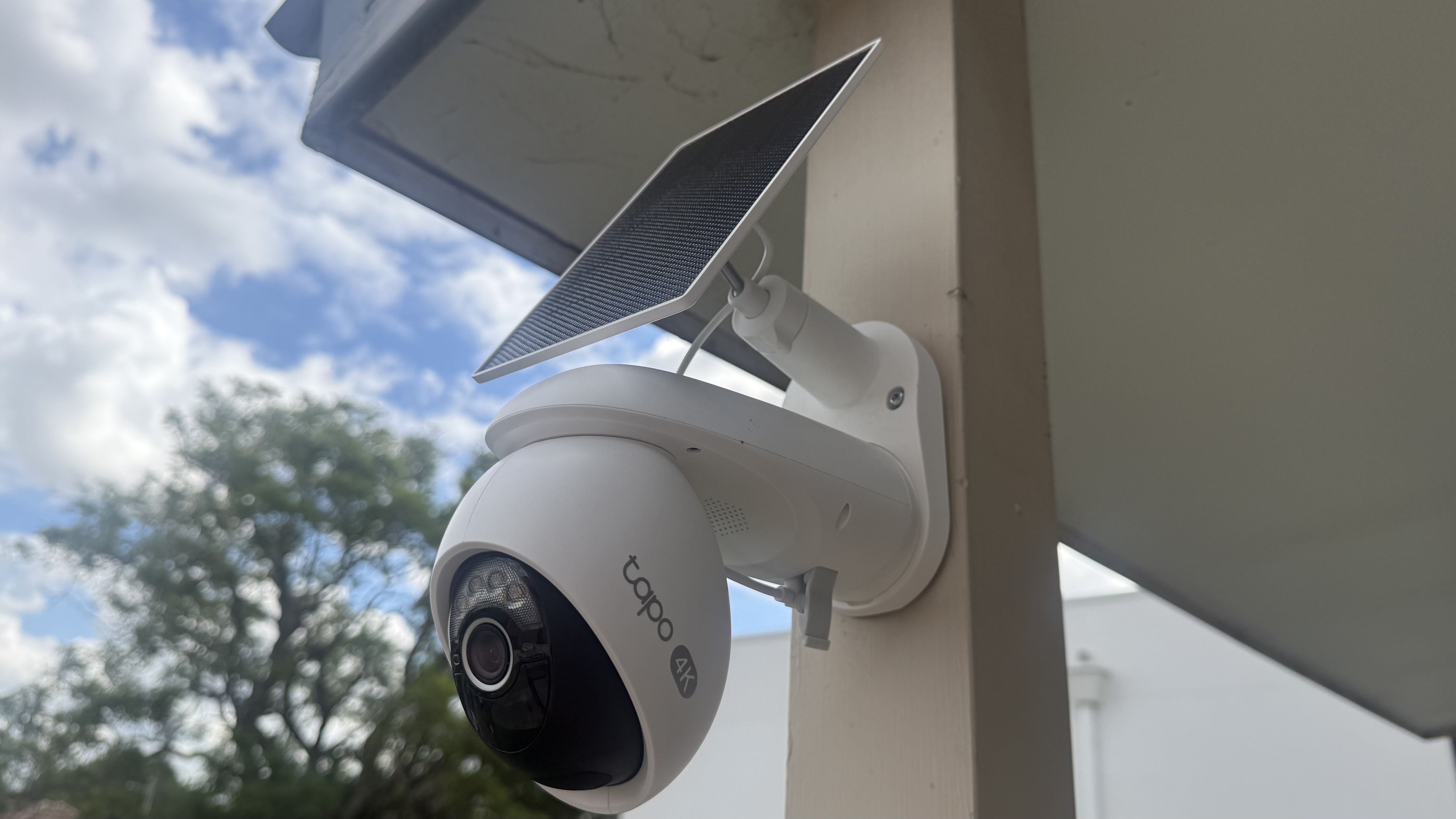 A Tapo C660 Kit camera mounted on a house's wooden pole
