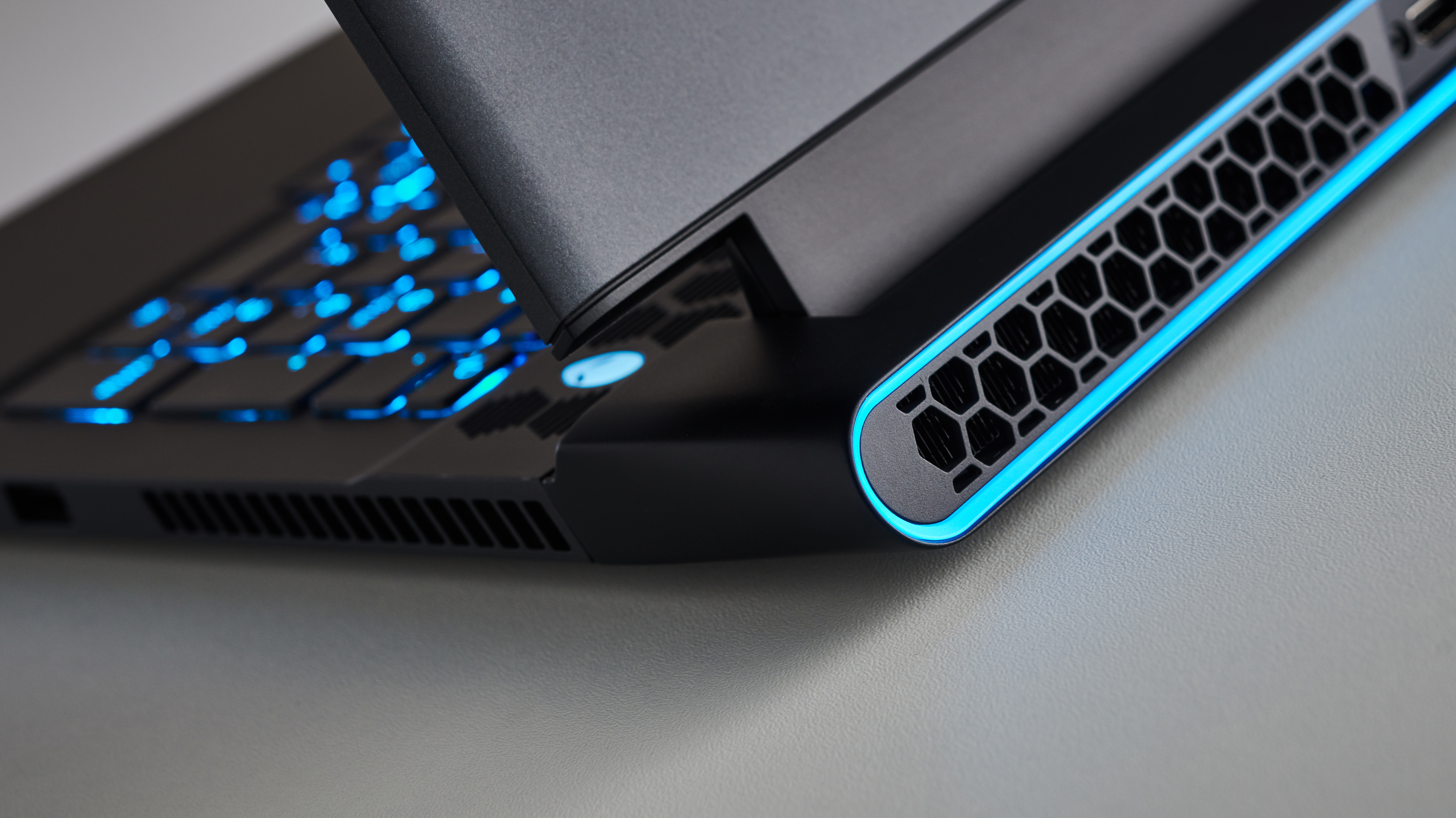 Alienware m17 (2019)