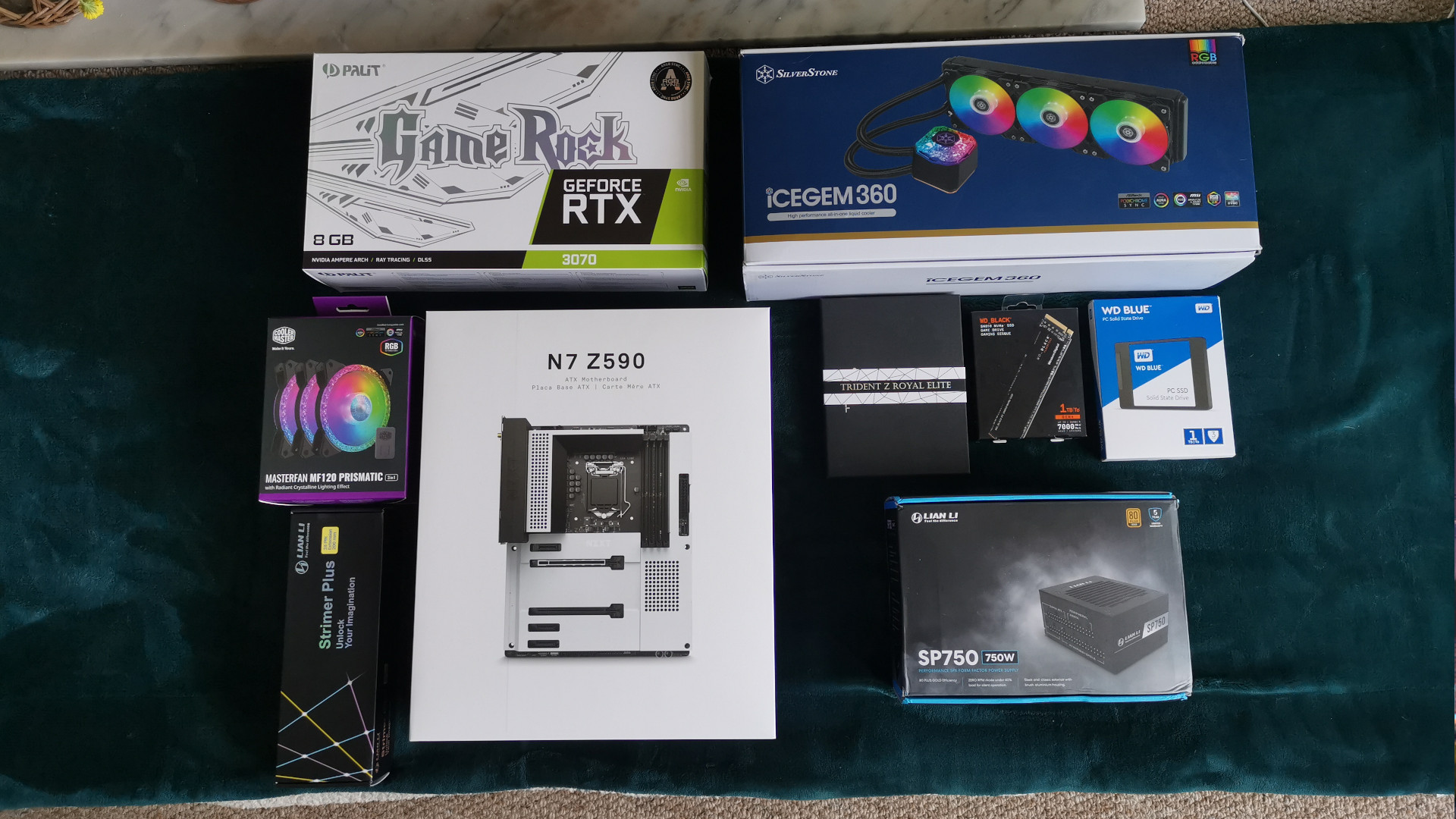All the componants used for the Crystal PC Mod build